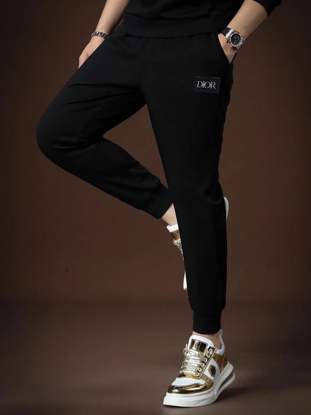 🅿️400 [DIOR Dior] (Fat Man Gospel) hot-selling suit is coming. Focus on the original version of the official website. 2025 new hot-selling cardigan sweater suit. The original order is the best product. 🇭🇰The meticulous work of top designers is dedicated to a fitting and perfect upper body effect. All-natural high-quality Roman cotton 100%, close-fitting comfort, noble and elegant! Original hardware embodies elegance and nobility! Counter size: M-5XL (maximum wear up to 220 pounds)