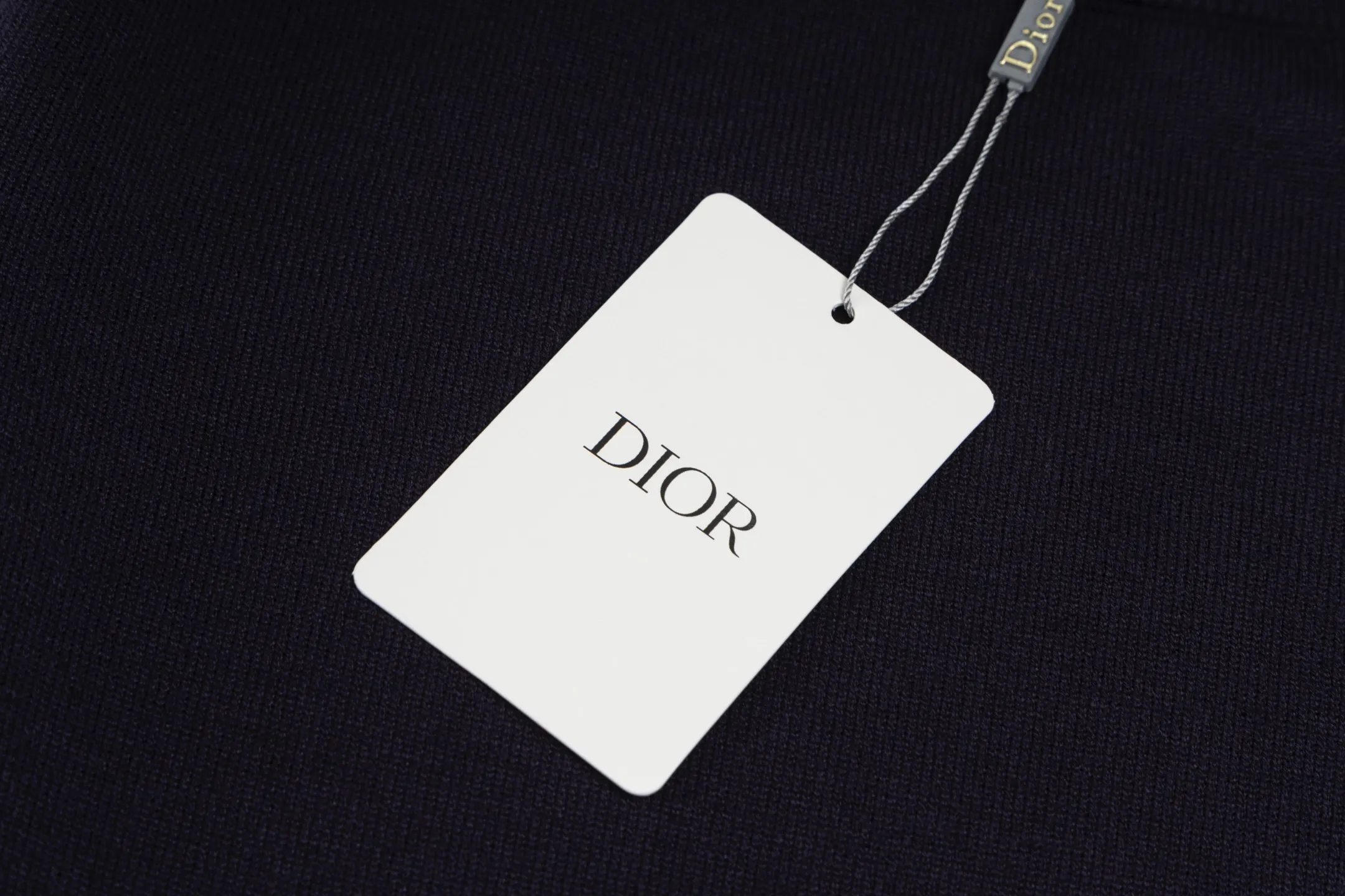 🅿️270 Style No. B16 Dior presbyopic webbing knitted round neck sweater DIOR counter consistent sweater High-elasticity imitation rabbit fur core-spun yarn boutique knitted Internet celebrity popular versatile OS version can be worn up to about 180 pounds Imported machine spinning takes a month to match the sweater Three standards are complete Customized accessories Matching version Same style for men and women Colour: navy size: S M L XL Manual measurement error of about 1-3cm is normal