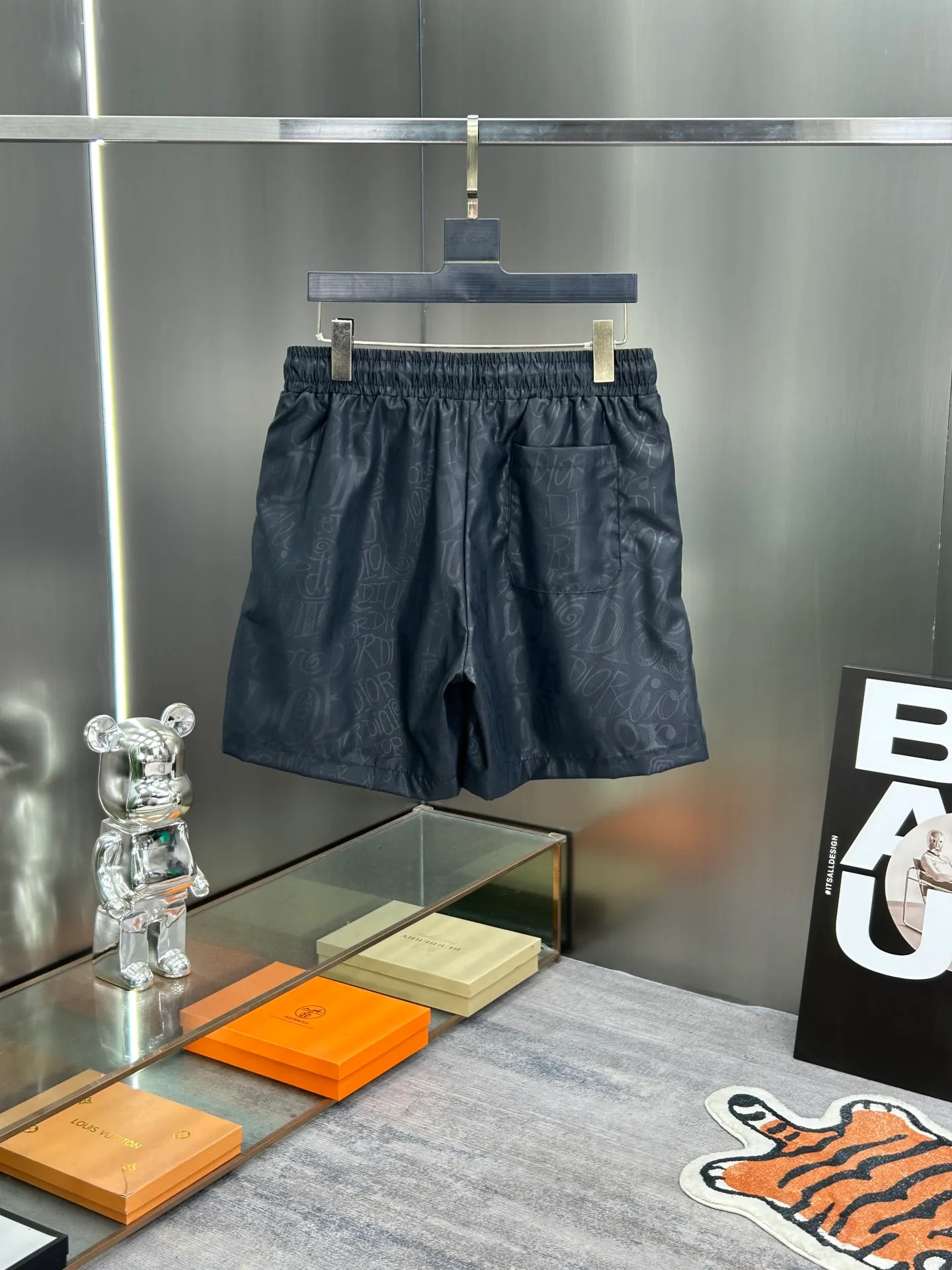 🅿️160 DIOR 2025 spring and summer new beach shorts, five-point shorts! Synchronized with the official website. Original 1-1 replica, fine workmanship, original hardware, selected high-quality polyester fiber fabric, delicate feel, a must-have item for summer, super handsome upper body effect, super real shooting, close contact with texture! Size: M-3XL