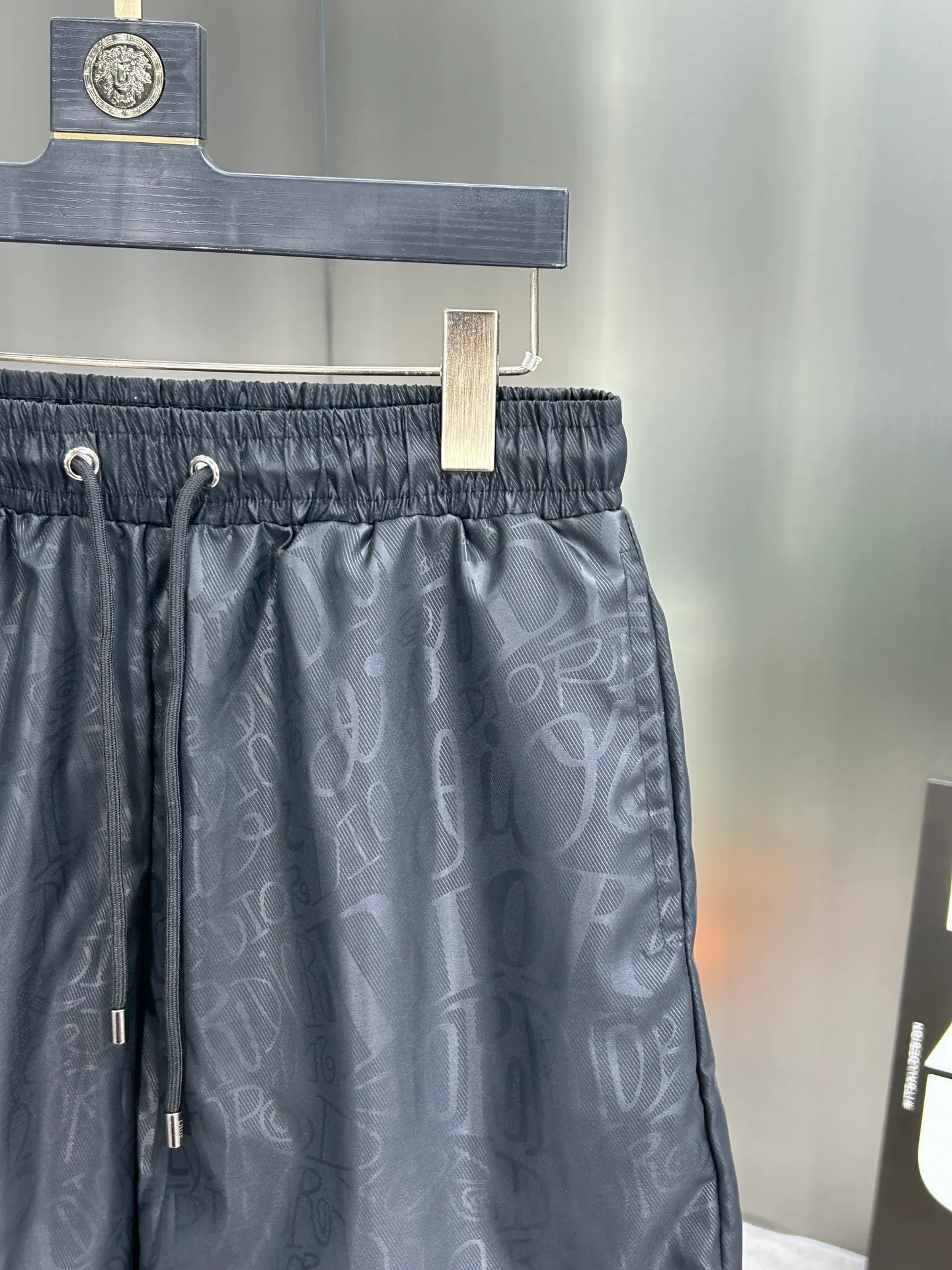 🅿️160 DIOR 2025 spring and summer new beach shorts, five-point shorts! Synchronized with the official website. Original 1-1 replica, fine workmanship, original hardware, selected high-quality polyester fiber fabric, delicate feel, a must-have item for summer, super handsome upper body effect, super real shooting, close contact with texture! Size: M-3XL