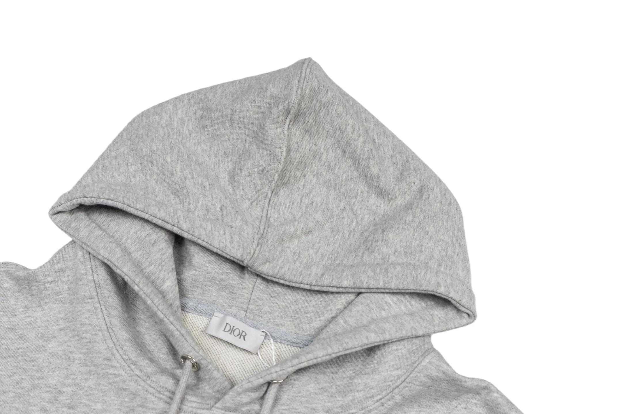 🅿️360 CD logo embroidered hooded sweatshirt (grey). The original product was purchased and developed for 9,800 yuan. The fabric is made of high-quality gray cotton fleece fabric, which is soft and comfortable to the touch. The delicate tonal CD Icon embroidery on the chest is low-key and elegant, highlighting the brand details. The drawstring hood design is paired with metal accessories engraved with the Dior logo to enhance the overall texture. The practical kangaroo pocket on the front is as beautiful as it is practical. Ribbed cuffs and hem ensure comfort while maintaining a structured silhouette. 100% cotton material brings excellent breathability and skin-friendly experience. The regular fit has a neat cut and is easy to match with a variety of bottoms. Exquisite embroidery technology and delicate fabric processing complement each other, reflecting Dior's consistent meticulous workmanship. This sweatshirt is the perfect blend of athleisure and haute couture, making it ideal for everyday style. Size:S-M-L-XL