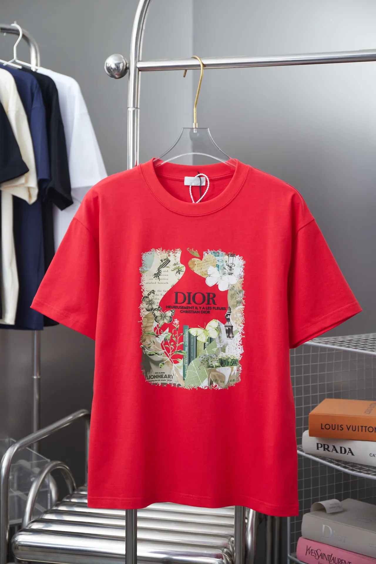 🅿️190 Christian D*or CD 25SS early spring new style, letter logo printed short sleeves, light luxury, essential item for daily commuting for men and women, correct version, welcome to compare, detailed features · 320g 100% pure cotton double yarn jersey fabric · Custom dyed in the same cylinder, special thickened 32 pieces double-strand 1X1 thread · Imported Kornit digital direct-injection printing · Double-needle stitching and cross-stitching technology · Original main mark, washed tag, brand moisture-proof paper packaging Color: black/white/red Size: S/M/L/XL