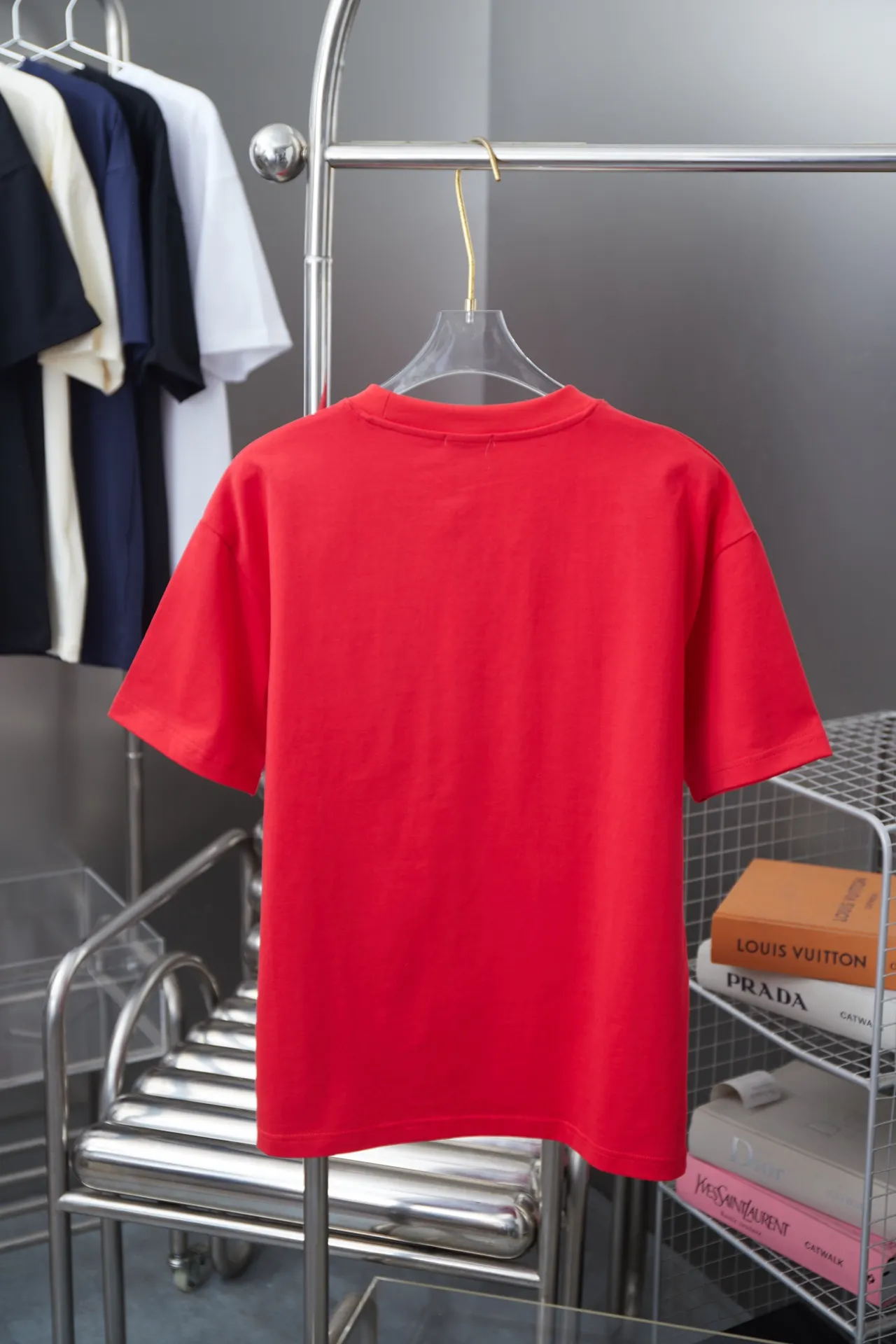 🅿️190 Christian D*or CD 25SS early spring new style, letter logo printed short sleeves, light luxury, essential item for daily commuting for men and women, correct version, welcome to compare, detailed features · 320g 100% pure cotton double yarn jersey fabric · Custom dyed in the same cylinder, special thickened 32 pieces double-strand 1X1 thread · Imported Kornit digital direct-injection printing · Double-needle stitching and cross-stitching technology · Original main mark, washed tag, brand moisture-proof paper packaging Color: black/white/red Size: S/M/L/XL