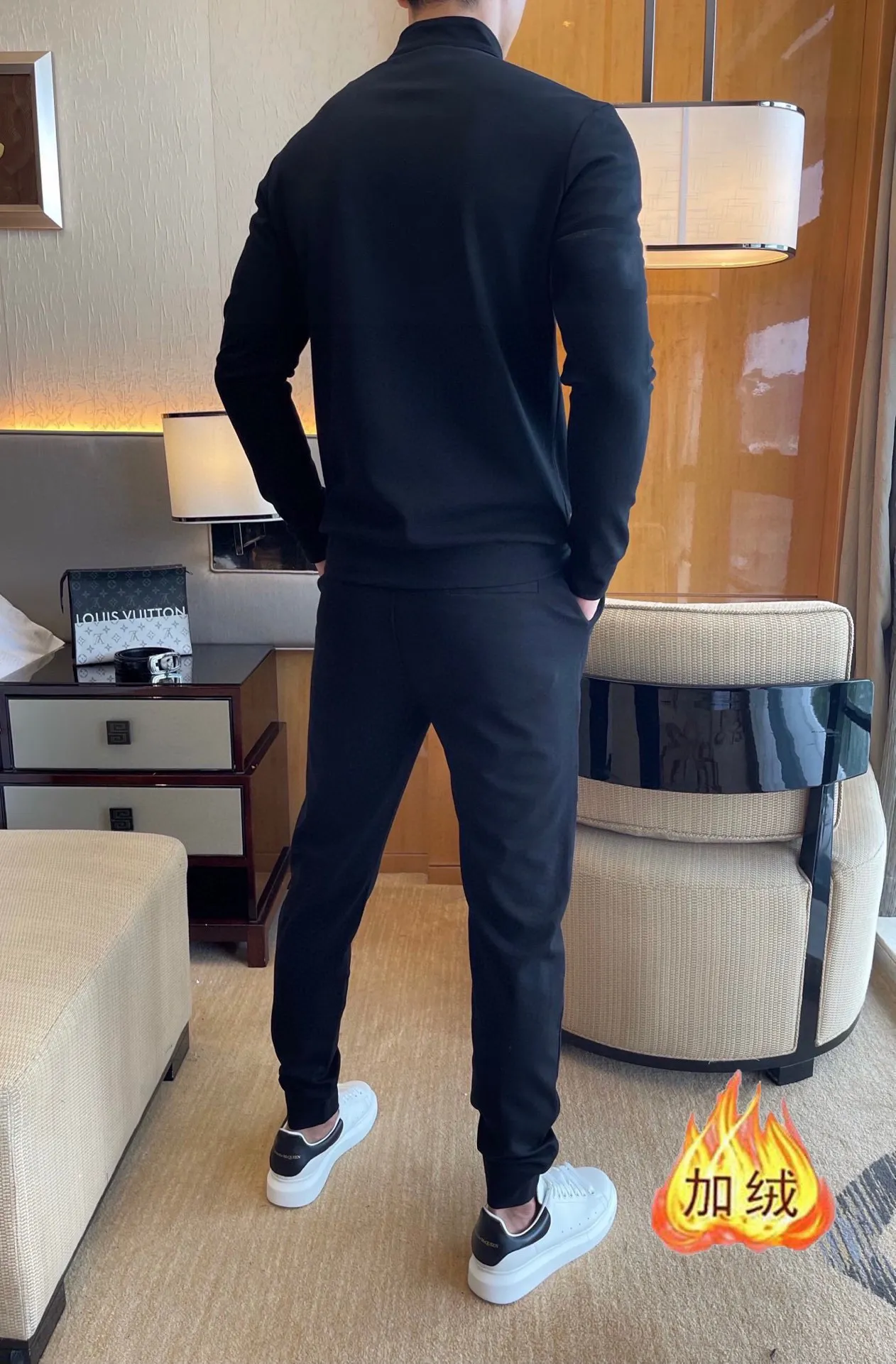 🅿️460 brand [DIOR Dior] (velvet and thickened) 2025 autumn and winter new product, celebrities' favorite fashion-flavored casual suit, clean and neat tailoring, full of urban style. Made of high-quality customized fabrics, the inner warmth is excellent, the hand feels soft and dry, and the upper body effect is crisp and stylish. The three-dimensional cutting process and the pattern are all of high standards, and the silhouette version has the right benefits! It is not tight at all, and you feel good when you put it on. So many top-quality raw materials create high-end products with unparalleled value. It is the first choice for high-end fashion people. (Size: M-4XL can wear up to 200 pounds)