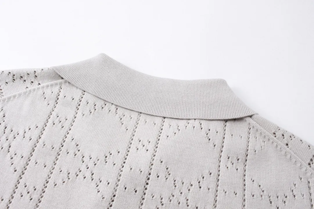 🅿️260 Dior CD2024SS diamond-shaped hollow knitted lapel POLO. European and American style early spring new small label cannage pattern hollow knitted short-sleeved polo cardigan casual fashion shirt The fabric is made of 150D/48F polyester special-shaped light long fiber yarn + 40 double-ply ring-spun pure cotton yarn. The Y version is purchased, disassembled and cut off the hem fabric, and sent to a professional inspection and testing agency to analyze the yarn count data. A 24-needle cylindrical jacquard loom imported from Italy is used to weave the gray fabric. The gray fabric is washed and shaped in the cylinder to produce the finished fabric. It uses an infrared cutting machine for typesetting, and the positioning flower letter logo is cut by hand, and it is matched with 26s cotton yarn-dyed ribbing. Blue/apricot, same style for men and women! Size: XS-L,