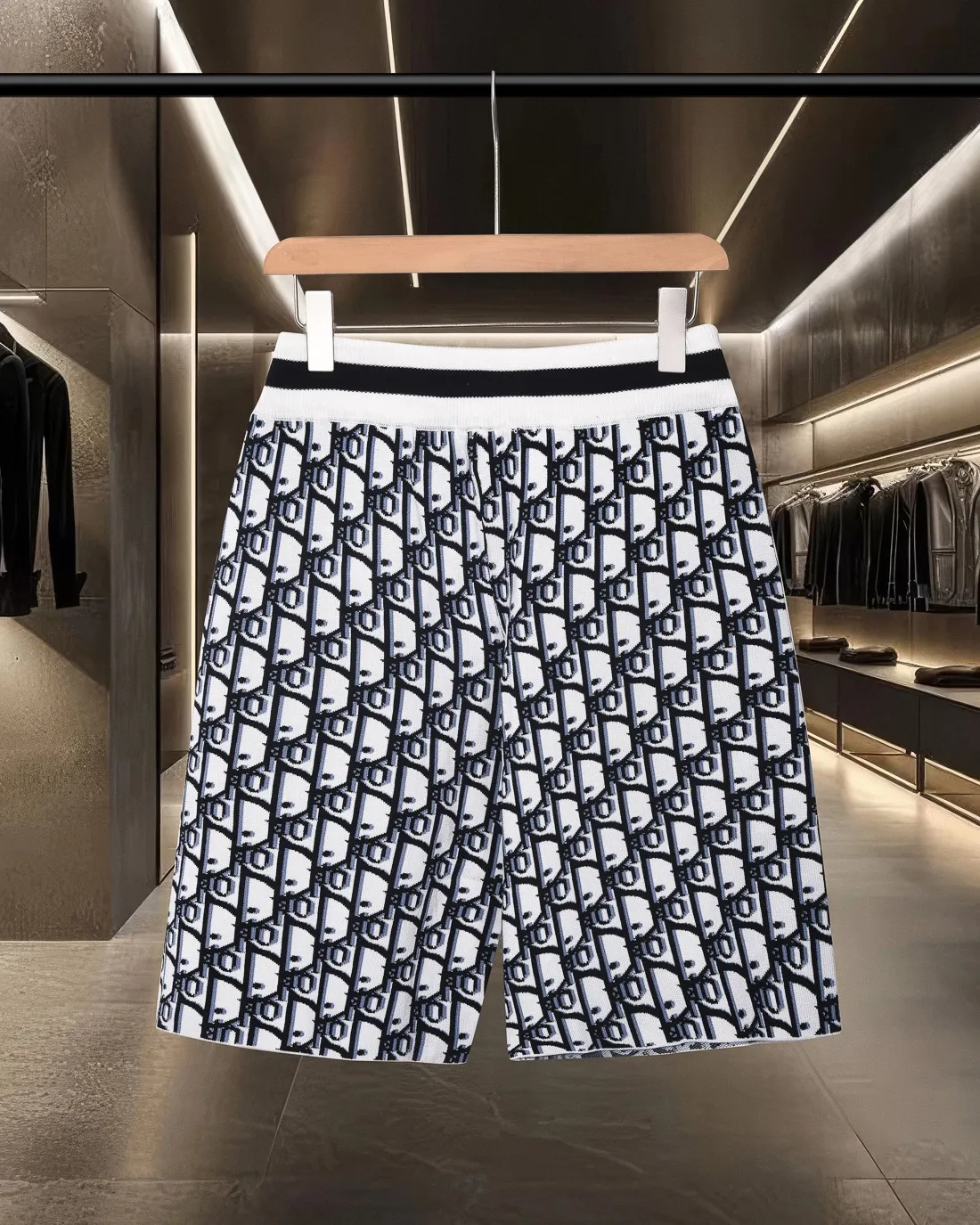 🅿️236 (shipped the next day) Dior/Dior CD classic jacquard barrage logo knitting technology, compact three-dimensional version, full flower stripe splicing Customized trouser cord hardware with strong texture, concave and convex three-dimensional sense, fashionable and casual 2025ss official website new original fabric Official same style Shorts customization Mesh sweater knitted fabric High-end version, counter customized fabric Highly breathable and comfortable, exquisitely crafted, with impeccable details, ✅customized logo-engraved buttons, complete with three labels. Brand element design concept reflects high quality. It feels delicate and soft! Presenting casual tailoring, the upper body shape is awesome🐍 Size: M-2XL