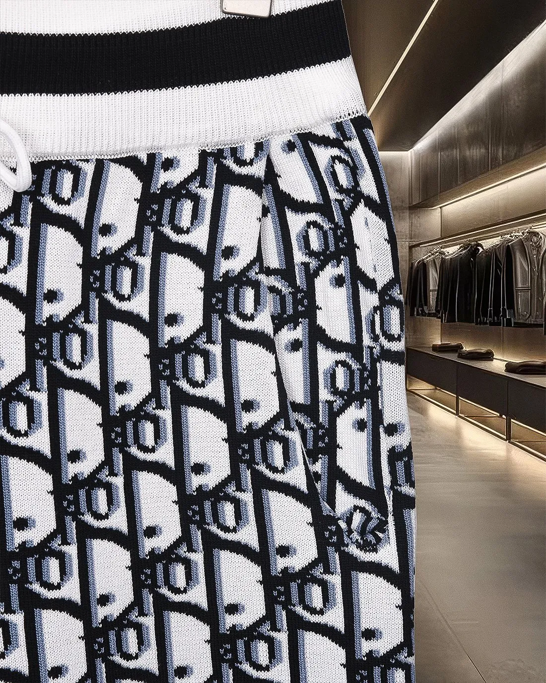 🅿️236 (shipped the next day) Dior/Dior CD classic jacquard barrage logo knitting technology, compact three-dimensional version, full flower stripe splicing Customized trouser cord hardware with strong texture, concave and convex three-dimensional sense, fashionable and casual 2025ss official website new original fabric Official same style Shorts customization Mesh sweater knitted fabric High-end version, counter customized fabric Highly breathable and comfortable, exquisitely crafted, with impeccable details, ✅customized logo-engraved buttons, complete with three labels. Brand element design concept reflects high quality. It feels delicate and soft! Presenting casual tailoring, the upper body shape is awesome🐍 Size: M-2XL
