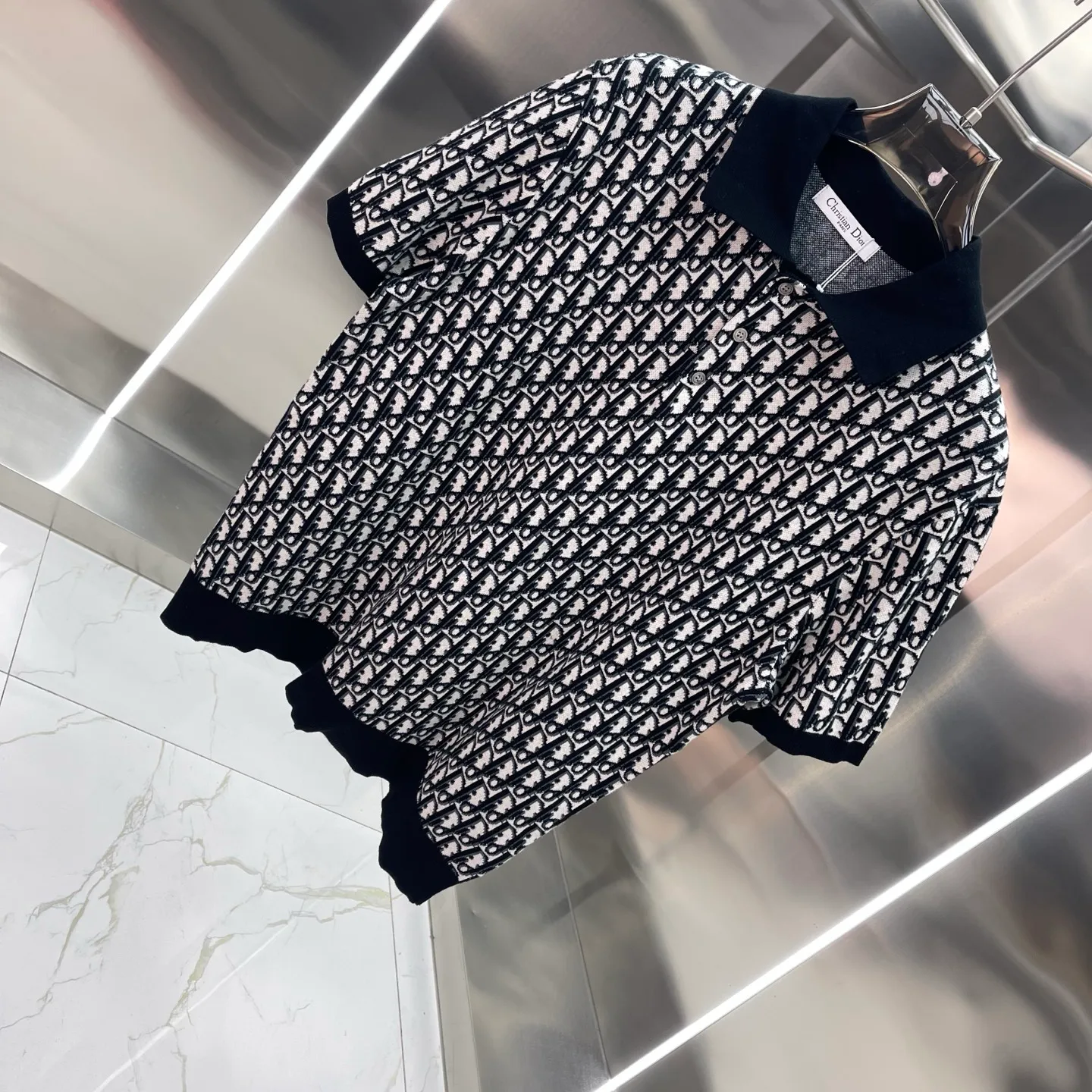 🅿️330 Dior knitted sweater with lapel short sleeves. Original development. Comfortable upper body. Imported equipment. Original high-density embroidered seal. Two-color splicing. Hand-sewn cuffs + hem. OEM for domestic first-line brands. Impeccable workmanship. Size: S M L XL XL