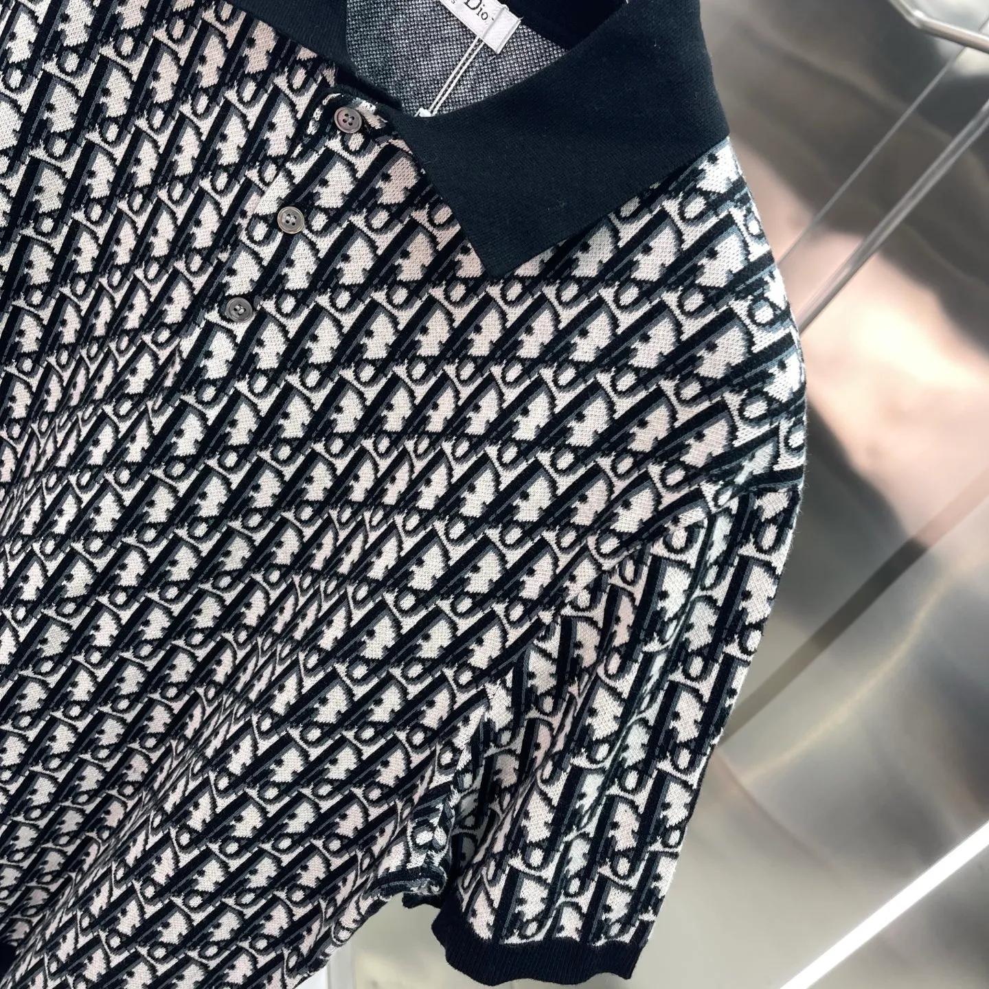 🅿️330 Dior knitted sweater with lapel short sleeves. Original development. Comfortable upper body. Imported equipment. Original high-density embroidered seal. Two-color splicing. Hand-sewn cuffs + hem. OEM for domestic first-line brands. Impeccable workmanship. Size: S M L XL XL