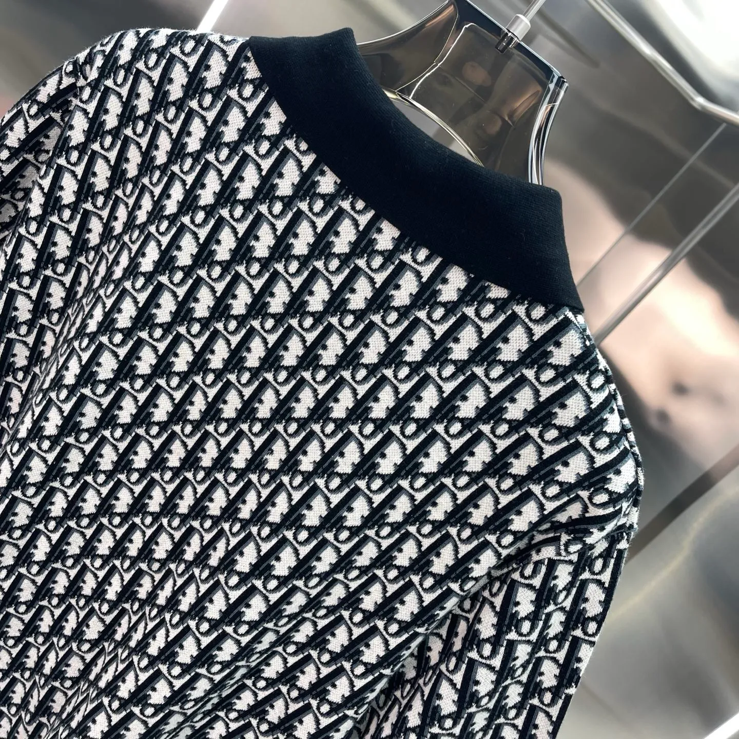 🅿️330 Dior knitted sweater with lapel short sleeves. Original development. Comfortable upper body. Imported equipment. Original high-density embroidered seal. Two-color splicing. Hand-sewn cuffs + hem. OEM for domestic first-line brands. Impeccable workmanship. Size: S M L XL XL