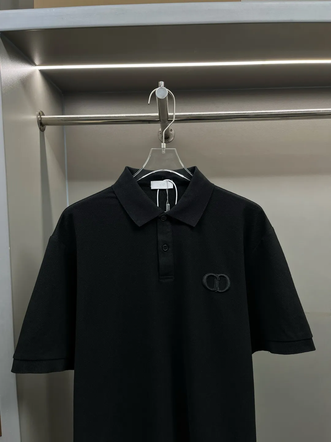 🅿️230 DIOR Dior CD embroidered new Polo shirt. Original fabric. Official same style. Made of 210g pure cotton pique fabric, customized in the same vat dyeing fabric. It feels very comfortable and smooth. The version is quite wide and stylish. Produced by a first-line brand factory. Imported Behringer embroidery machine. The embroidery is full and textured. The collar rib is woven with imported yarn. It will not deform after long-term wear. The latest style for spring and summer. Fashionable and individual. Super versatile and good-looking. It is very suitable for both men and women. It is a must-have item. Color: black, white, royal blue, gray. Size: S-XXL