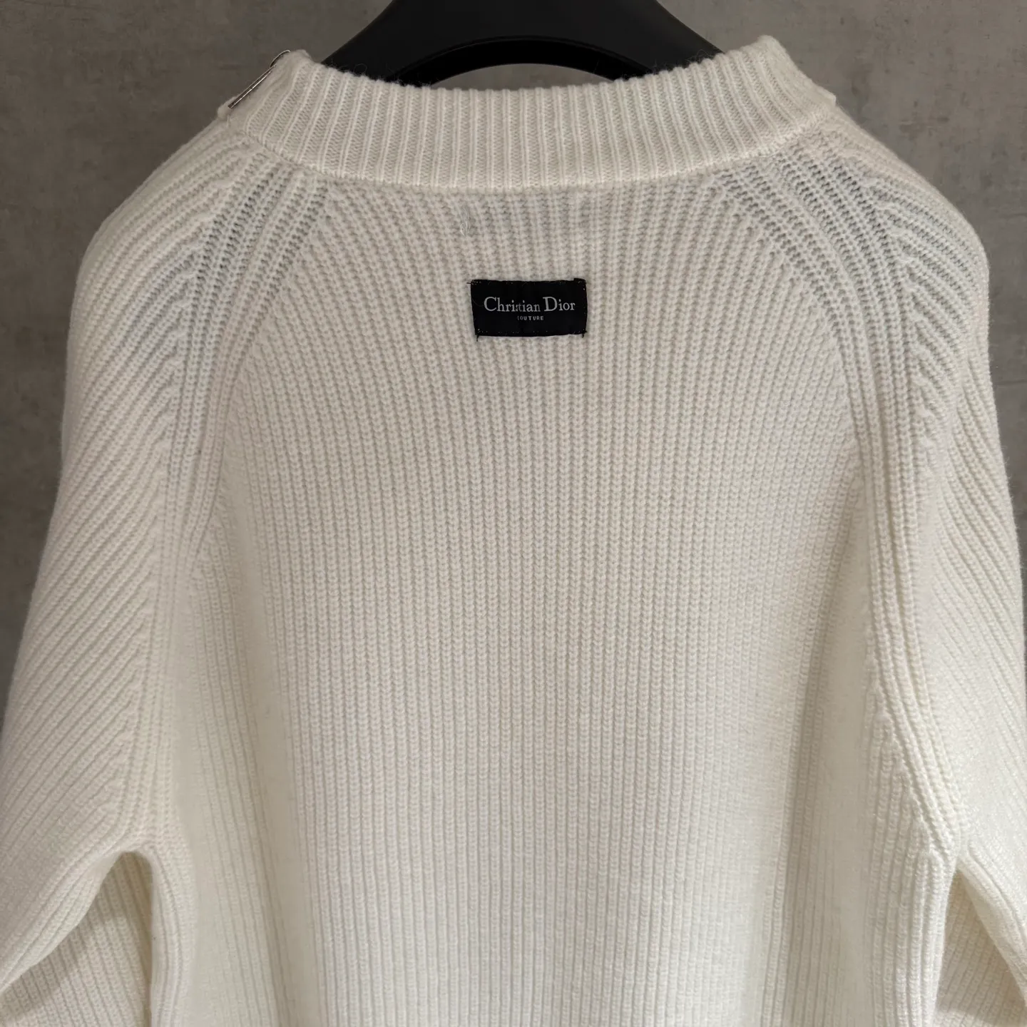 🅿️420 [Strict quality control] Dio*Dior's new autumn and winter men's series new sweatshirts. Zippers on both sides of the shoulders highlight fashion style. Zip closures at the sleeves add a trendy touch, and a Christian Dior Couture patch accents the back. The slightly raised collar pairs well with jeans or shorts for a stylish look! Same style for men and women Color: black, white and gray Size: M-2X