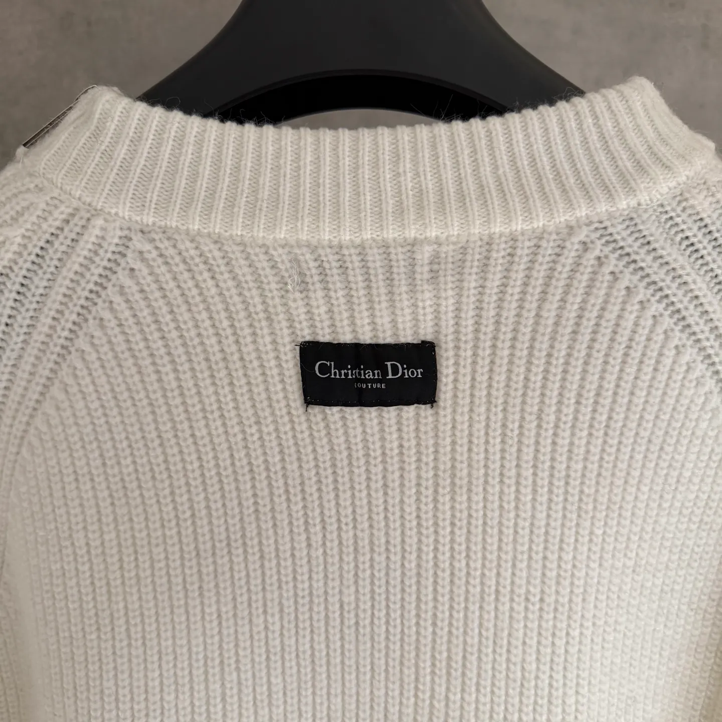 🅿️420 [Strict quality control] Dio*Dior's new autumn and winter men's series new sweatshirts. Zippers on both sides of the shoulders highlight fashion style. Zip closures at the sleeves add a trendy touch, and a Christian Dior Couture patch accents the back. The slightly raised collar pairs well with jeans or shorts for a stylish look! Same style for men and women Color: black, white and gray Size: M-2X