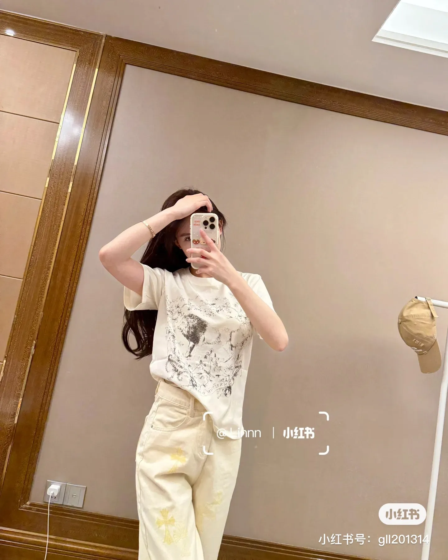 🅿️130 M219#Dior Dior•25ss new heavy industry hot-drilled embroidered short-sleeved T-shirt ✅✅✅Ready stock Focus on quality Feel free to compare Size: S M L Color: Apricot