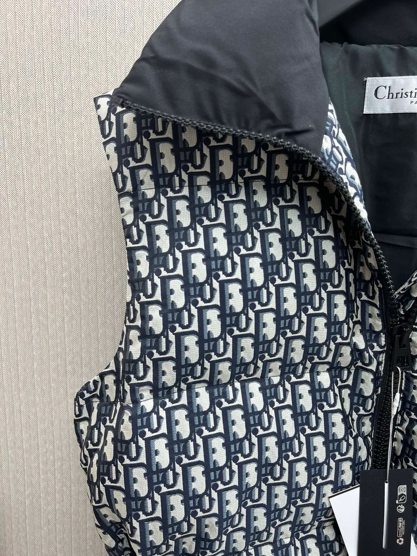 🅿️740 Dior 25ss new Dioralps Oblique printed belted quilted taffeta stand-up collar vest for women, black and white mixed color code number: S.M.L.XL.