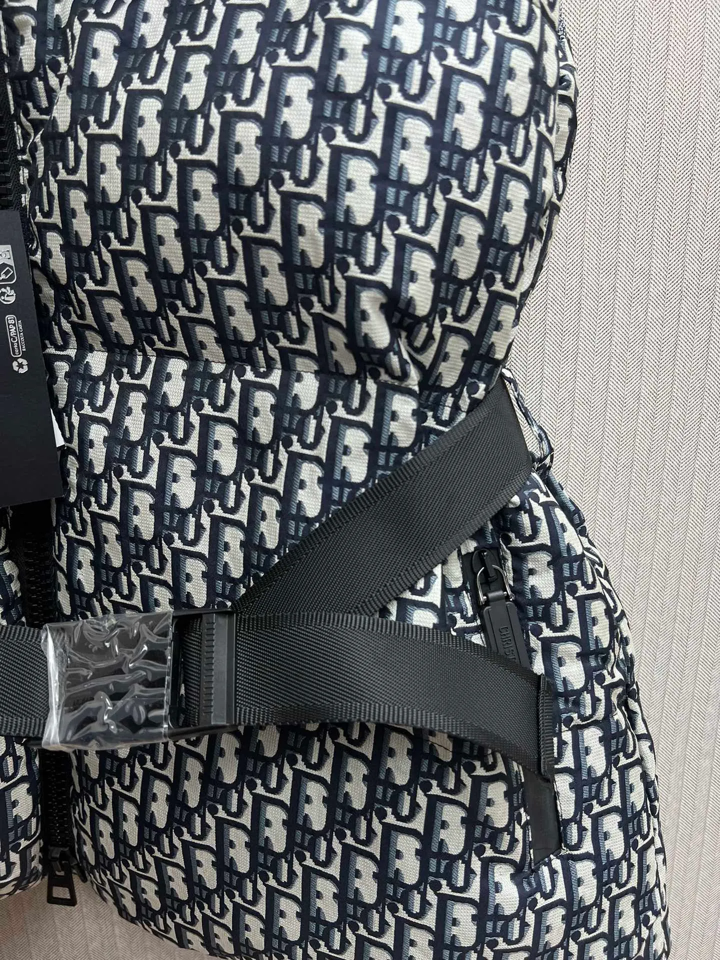 🅿️740 Dior 25ss new Dioralps Oblique printed belted quilted taffeta stand-up collar vest for women, black and white mixed color code number: S.M.L.XL.