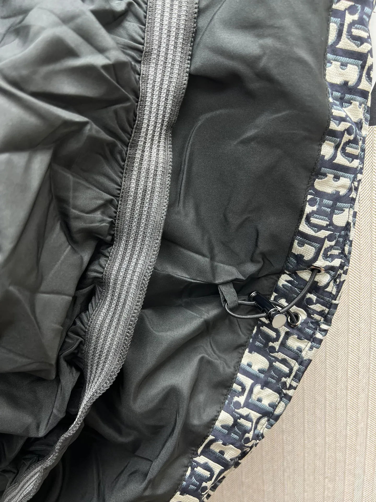 🅿️740 Dior 25ss new Dioralps Oblique printed belted quilted taffeta stand-up collar vest for women, black and white mixed color code number: S.M.L.XL.