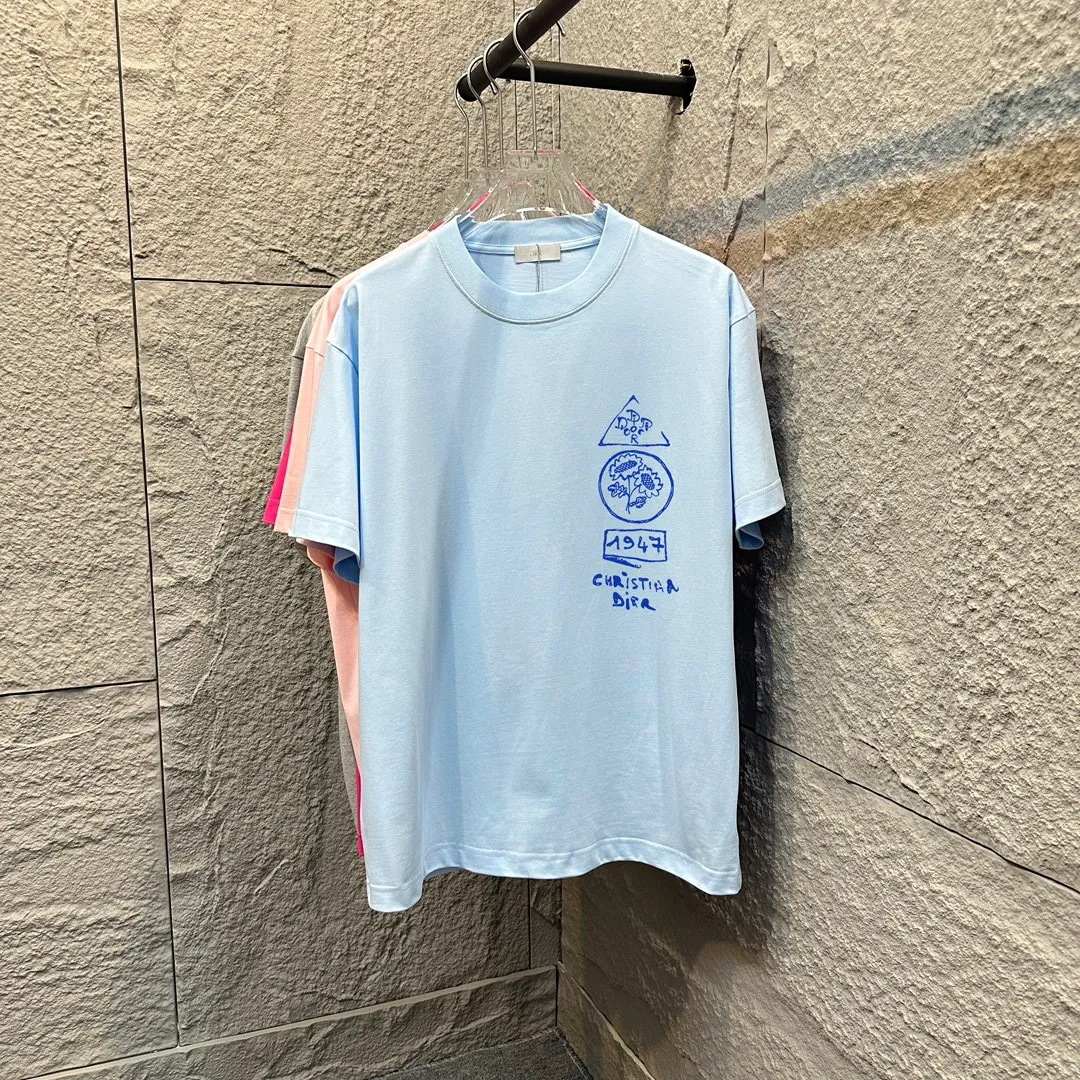 🅿️180 Dio*Dior* 2025 Spring and Summer Style Blue letters printed personalized logo Customized double yarn plain cotton fabric Short-sleeved T-shirt Uniform for men and women Color: White Black Light Blue Size: S (90-130 catties) M (120-150 catties) L (140-165 catties) XL (160-180 catties) XXL (180-210 pounds)