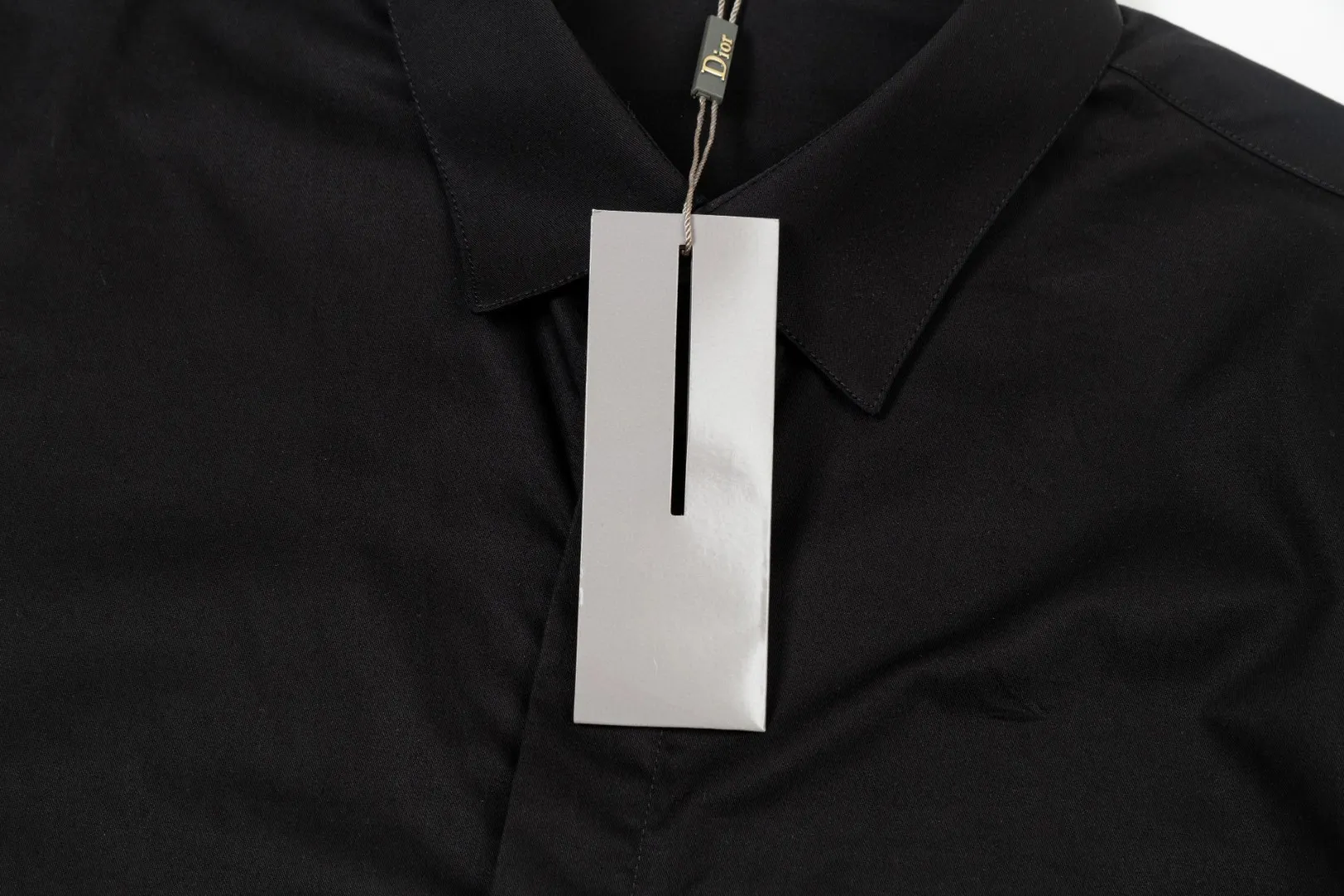 🅿️286 DIOR 🔥The most popular style is coming. Pocket 1947 letter logo embroidered long-sleeved shirt. 2024ss official website new long-sleeved shirt. Beautifully embroidered logo. High-end version. Customized fabrics at the counter. Highly breathable and comfortable. Seiko production. Impeccable detail processing. ✅Customized logo engraved buttons with three complete labels. Brand element design concept reflects high quality. It feels delicate and soft! It presents a casual cut and the upper body shape is great! 🐉Code number: M-XXL