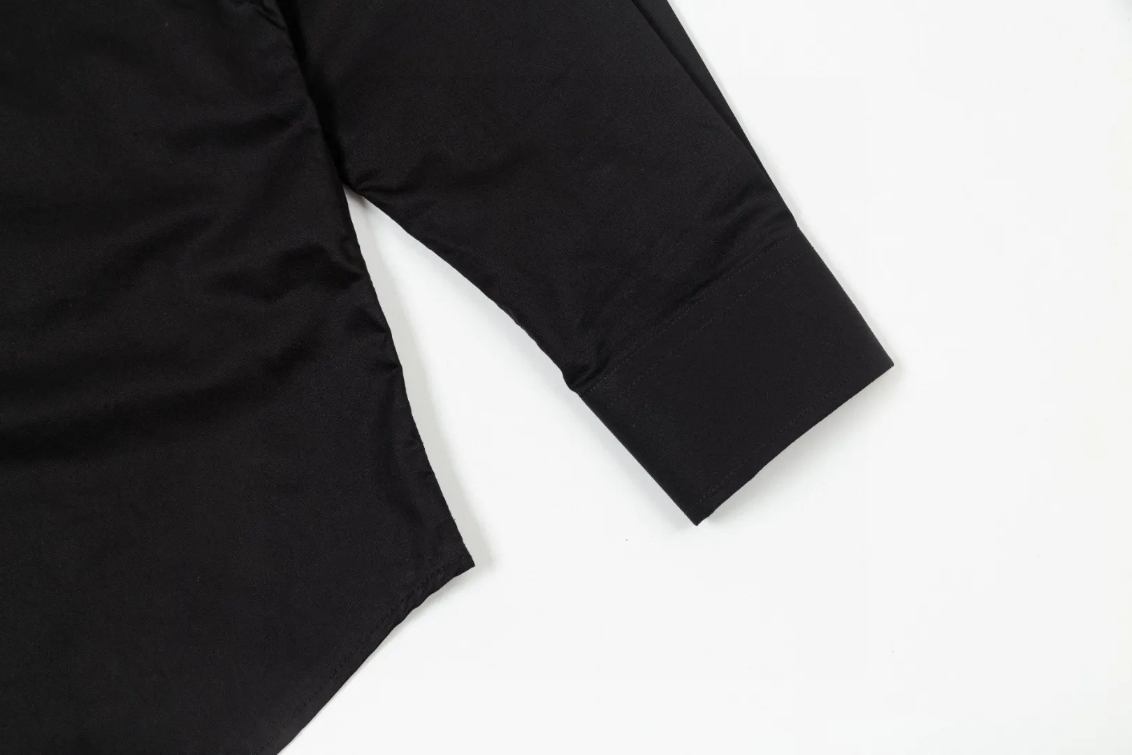 🅿️286 DIOR 🔥The most popular style is coming. Pocket 1947 letter logo embroidered long-sleeved shirt. 2024ss official website new long-sleeved shirt. Beautifully embroidered logo. High-end version. Customized fabrics at the counter. Highly breathable and comfortable. Seiko production. Impeccable detail processing. ✅Customized logo engraved buttons with three complete labels. Brand element design concept reflects high quality. It feels delicate and soft! It presents a casual cut and the upper body shape is great! 🐉Code number: M-XXL