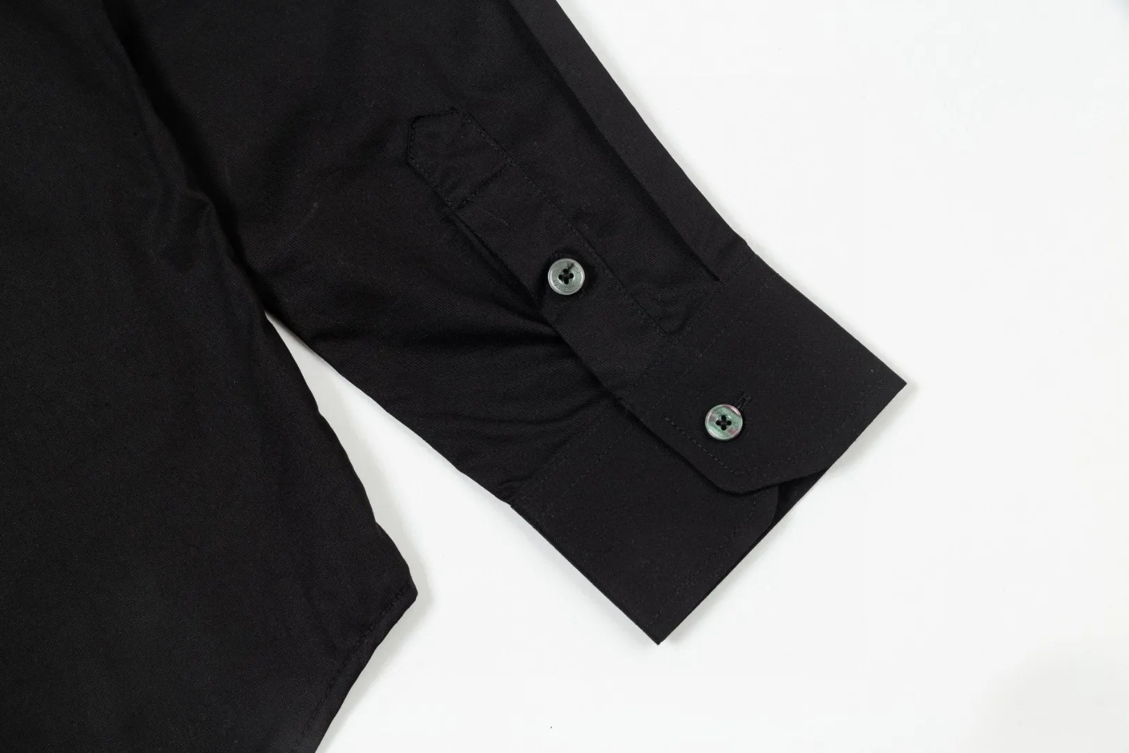 🅿️286 DIOR 🔥The most popular style is coming. Pocket 1947 letter logo embroidered long-sleeved shirt. 2024ss official website new long-sleeved shirt. Beautifully embroidered logo. High-end version. Customized fabrics at the counter. Highly breathable and comfortable. Seiko production. Impeccable detail processing. ✅Customized logo engraved buttons with three complete labels. Brand element design concept reflects high quality. It feels delicate and soft! It presents a casual cut and the upper body shape is great! 🐉Code number: M-XXL