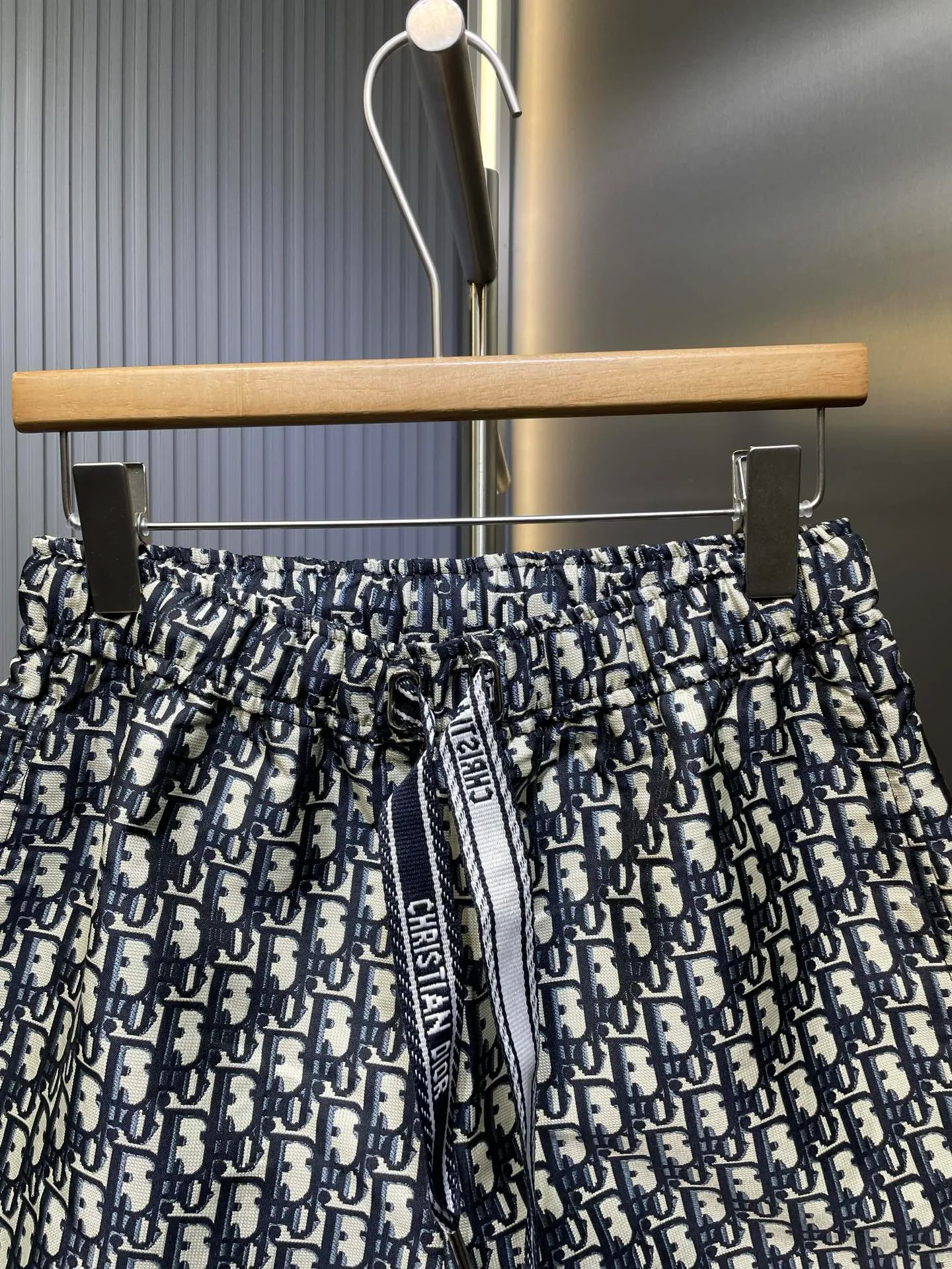 🅿️330 Dior🌟[Top replica] 25SS must-have presbyopic shorts, the most correct version of the "CHRISTIAN DIO*" logo! Very iconic Obique print! Elegant, stylish and high-end~ Can be matched with all kinds of casual items. Elastic waist + small wide leg version, very slim and long legs~ The details are full of sincerity. size: SML