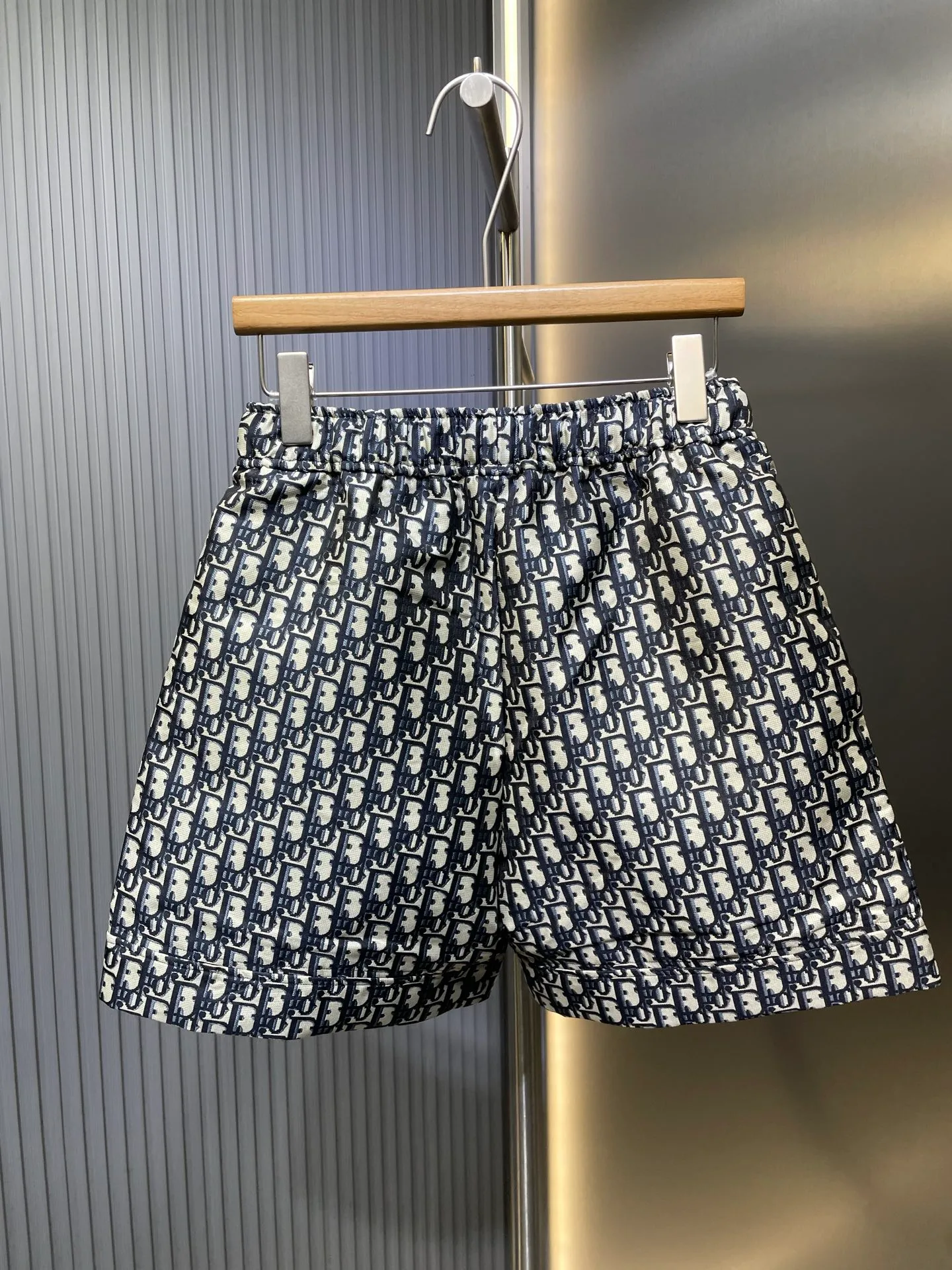 🅿️330 Dior🌟[Top replica] 25SS must-have presbyopic shorts, the most correct version of the "CHRISTIAN DIO*" logo! Very iconic Obique print! Elegant, stylish and high-end~ Can be matched with all kinds of casual items. Elastic waist + small wide leg version, very slim and long legs~ The details are full of sincerity. size: SML
