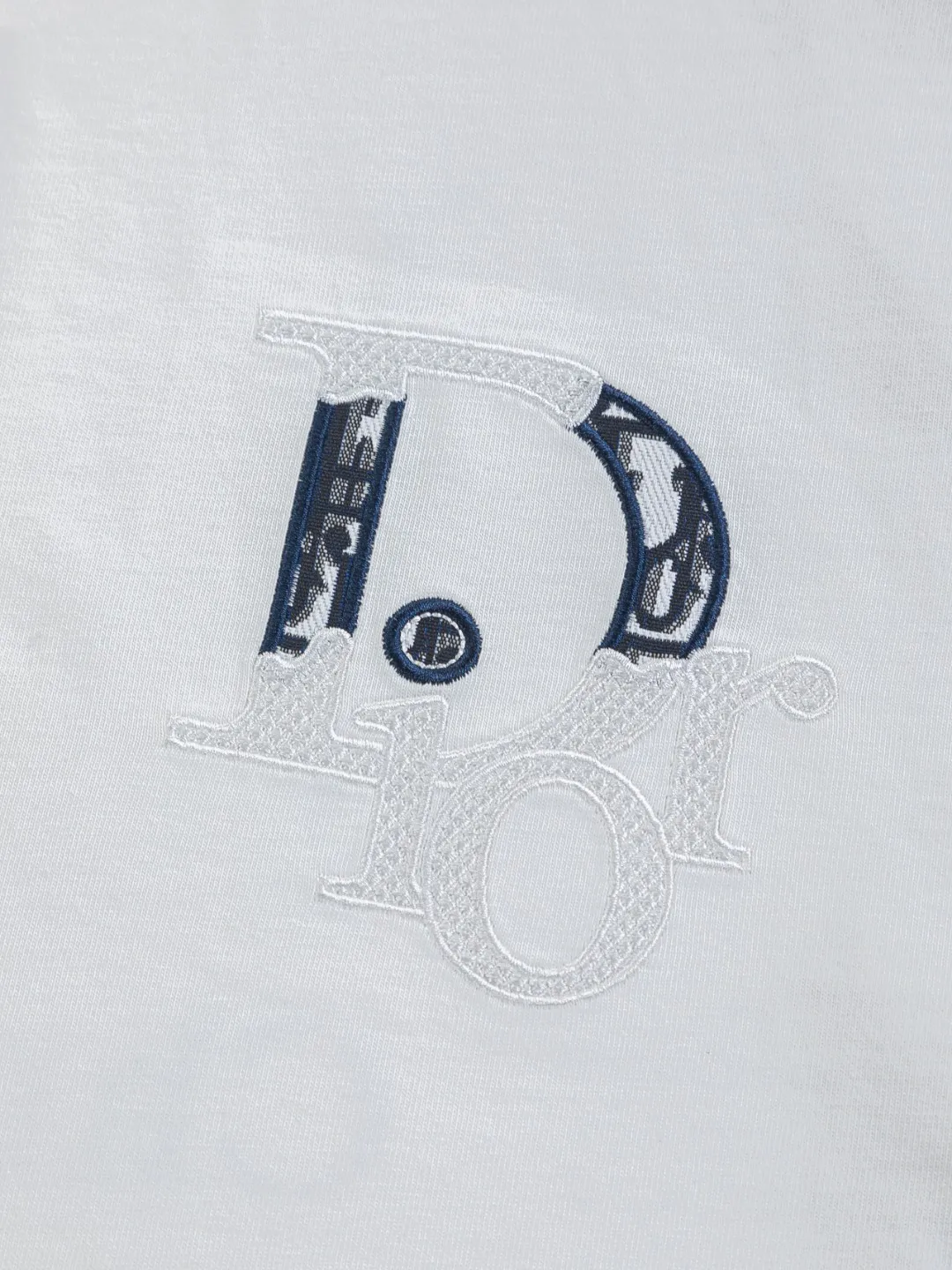 🅿️190 DIOR Dior Dior CD micro wide version S-XL Dior 26ss official website is always unbeatable classic style permanent boutique counter eternal co-branded CD letters on the chest 🪡 embroidery + simple CD letters large logo on the back panel 🪡 embroidered logo heavy craftsmanship same style short-sleeved T-shirt, cotton blended terry jersey fabric, original development This is from the 2025 beachwear limited series. The full-logo jacquard towel highlights the classic Obliave flower. It is matched with an S-shaped round neck and topstitching. It is unique. The whole body is decorated with obliqve jacquard. The ribbed round neck is matched with V-shaped topstitching. Customized accessories. The whole body is customized and developed according to the Y-panel... Complete with three standards, it can control various styles and pay tribute to Dior's historic year! Coupled with the blessing of full-flower cotton material, both the upper body comfort and the existence are unparalleled. It can be said to be a must-have companion in summer. The excellent breathability and comfortable wearing feeling are unparalleled~ Recommended! ! Same style for men and women! Color: Black White Size: S-XL Size chart: S: Shoulder width 50-Bust 56-Length 70 M: Shoulder width 52-Bust 57-Length 72 L: Shoulder width 54-Bust 59-Length 74 XL: Shoulder width 56-Bust 62-Length 76