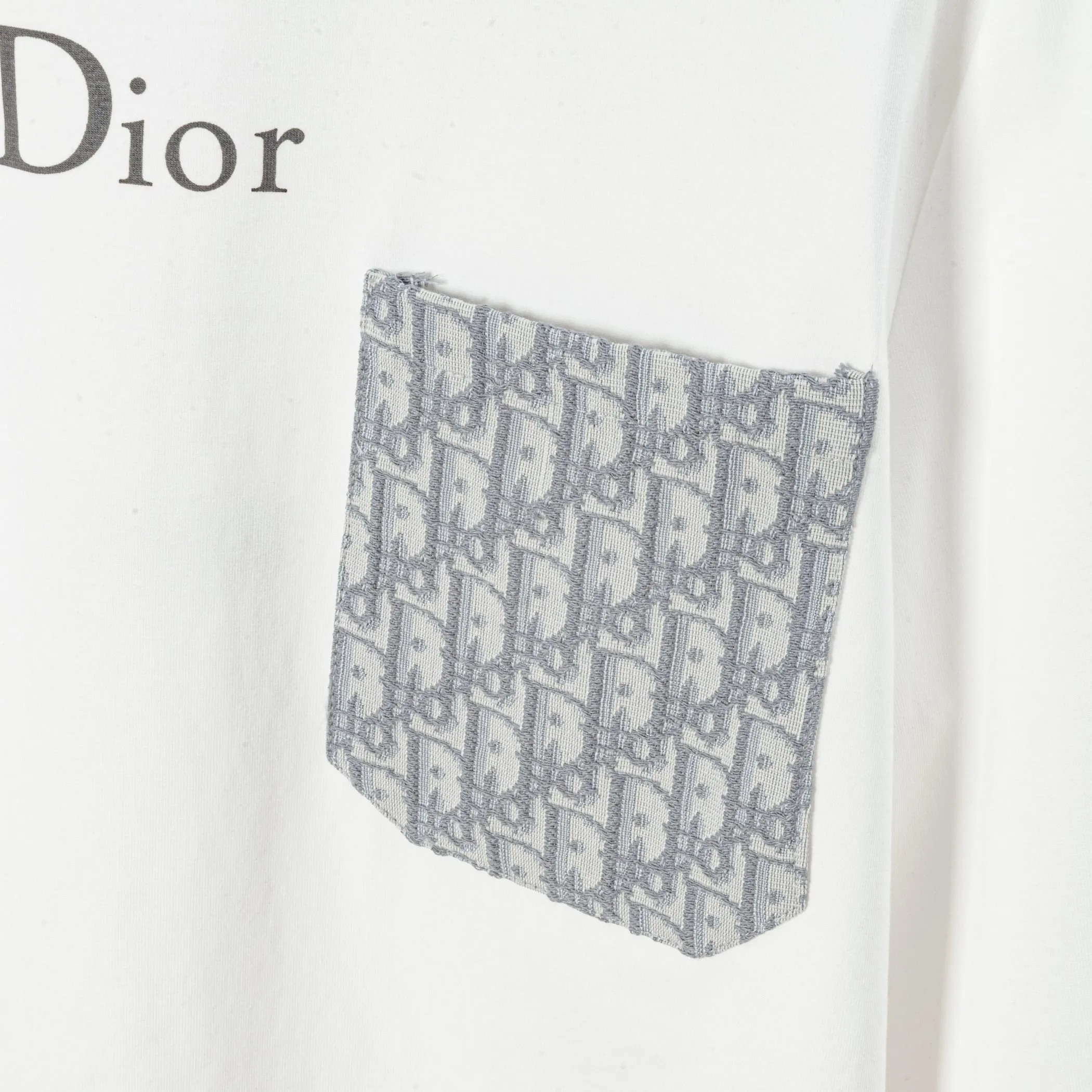 🅿️230 Dior DIOR new autumn and winter fabric pocket printed long sleeves, high quality 🔥nylon pure cotton washable hand feel, logo printing on the front, fabric pocket decoration, specially customized ribbing. The fabric is comfortable and soft, restoring the trend brought by special craftsmanship, custom dyed, complete with three standards. Non-market ordinary version. Compare at will. Quality is absolutely guaranteed. Same style for men and women. Color: Black White Size: S M L XL [Style No. A3308]