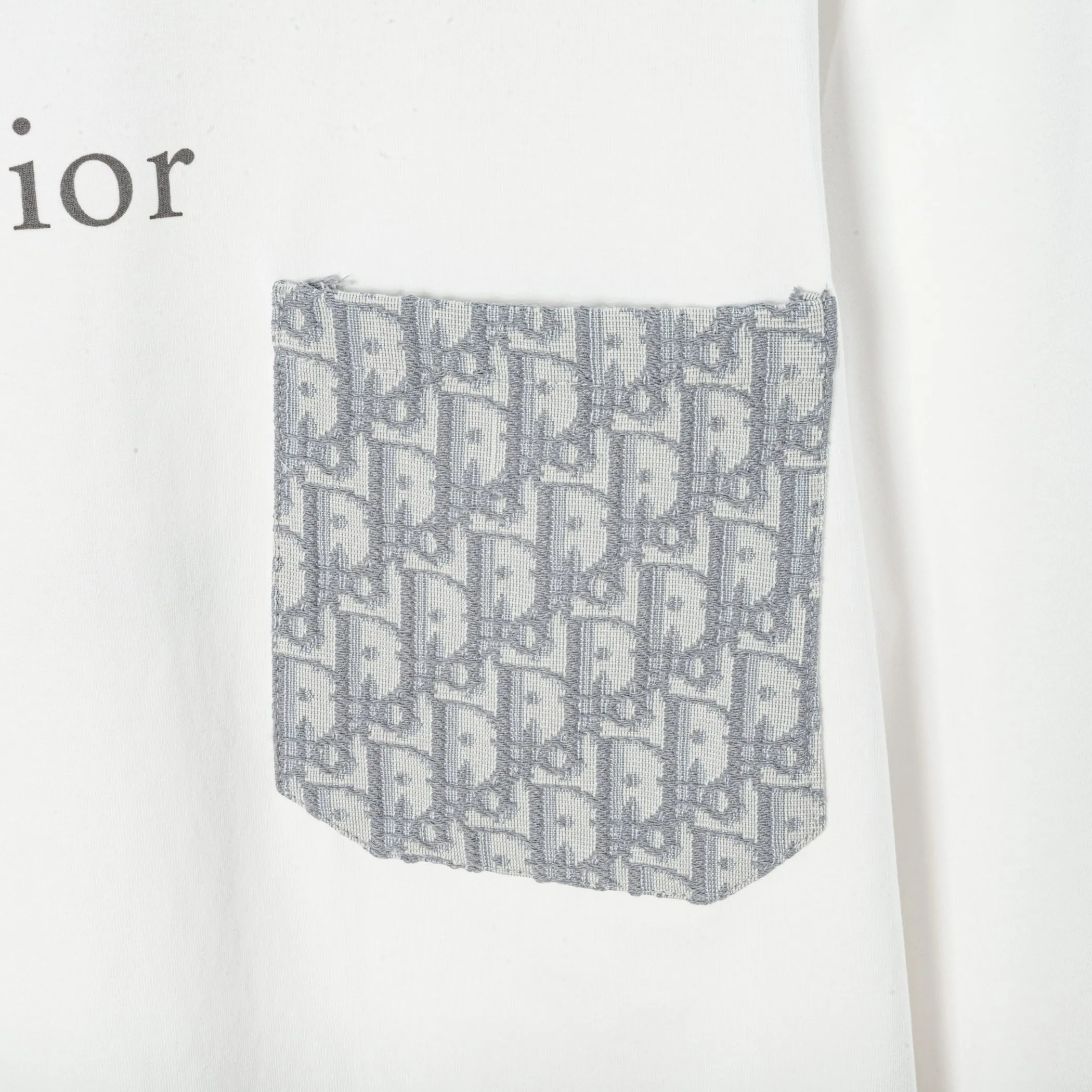 🅿️230 Dior DIOR new autumn and winter fabric pocket printed long sleeves, high quality 🔥nylon pure cotton washable hand feel, logo printing on the front, fabric pocket decoration, specially customized ribbing. The fabric is comfortable and soft, restoring the trend brought by special craftsmanship, custom dyed, complete with three standards. Non-market ordinary version. Compare at will. Quality is absolutely guaranteed. Same style for men and women. Color: Black White Size: S M L XL [Style No. A3308]