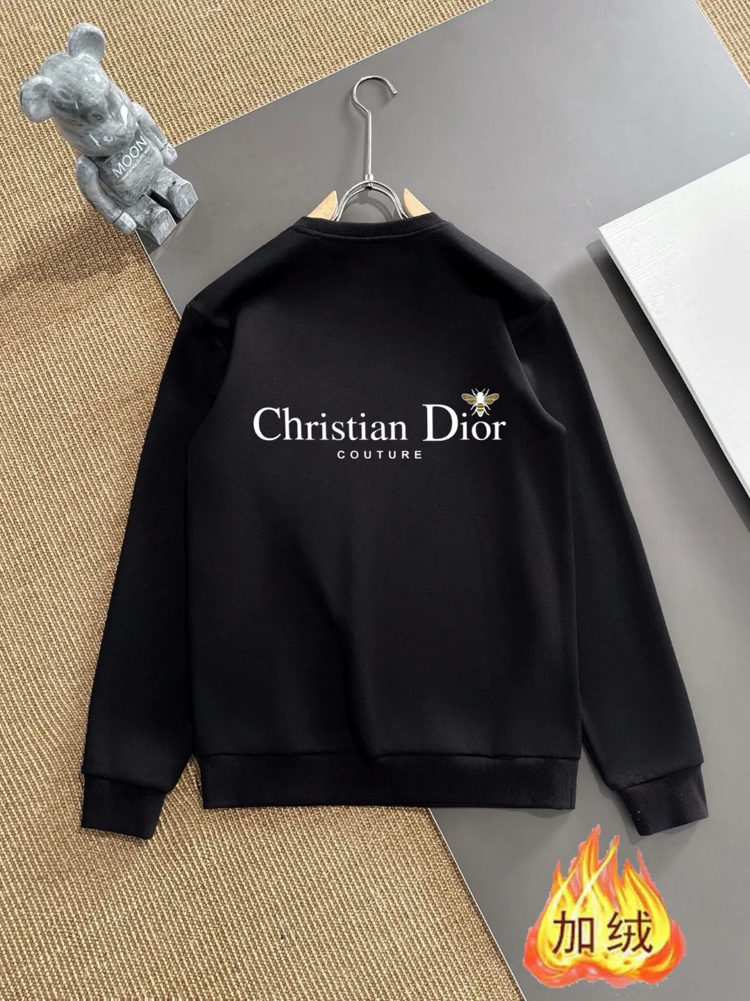 🅿️400 brand [DIOR Dior] (velvet and thickened) 2025 autumn and winter new product, celebrities' favorite fashion-flavored casual suit, clean and neat tailoring, full of urban style. It is made of high-quality customized fabrics, with excellent thermal insulation effect inside, soft and dry feel, and a crisp and stylish upper body effect. The three-dimensional cutting process and the pattern are all of high standards, and the silhouette version has the right benefits! It is not tight at all, and you feel good when you put it on. So many top-quality raw materials create high-end products with unparalleled value. It is the first choice for high-end fashion people. (Size: M-4XL can wear up to 200 pounds)