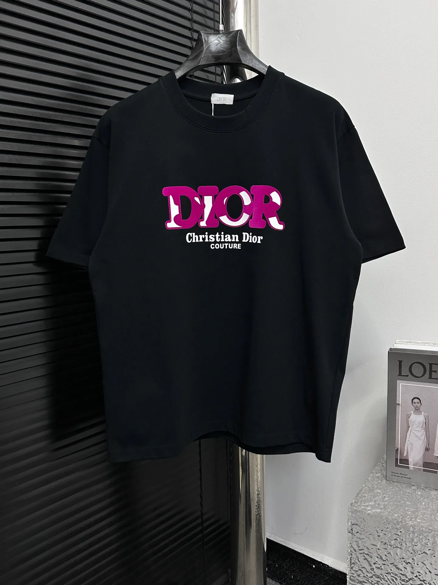 🅿️170 [DIOR] Dior 25ss new round neck T-shirt is made of 280 grams of pure cotton fabric, comfortable and breathable, flocked offset printing lamination process, font three-dimensional artistic effect, smooth and smooth lines, high wash fastness. Created by the fusion of top elements, both upper body comfort is unparalleled, interpreting your luxury and taste, and creating your fashionable charm. Same style for men and women. Size: S-XL