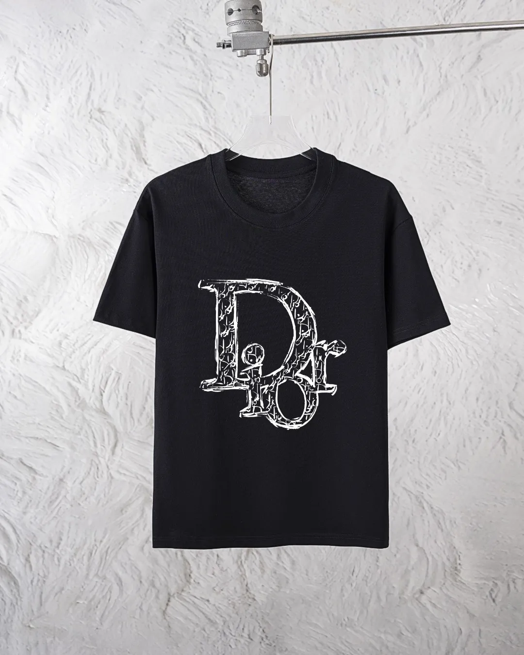 🅿️300 Dior Exclusively supplies the new trendy men’s fashionable round neck short-sleeved shorts suit, trendy and fashionable casual short-sleeved suit! It has high breathability and comfort, impeccable details, and brand element design concept, reflecting high quality. It presents a casual cut and the upper body shape is great! Material: 260g double yarn pure cotton short sleeves + 360g pure cotton terry shorts Size: S-XXL 🔥 (please state your height and weight when placing an order)