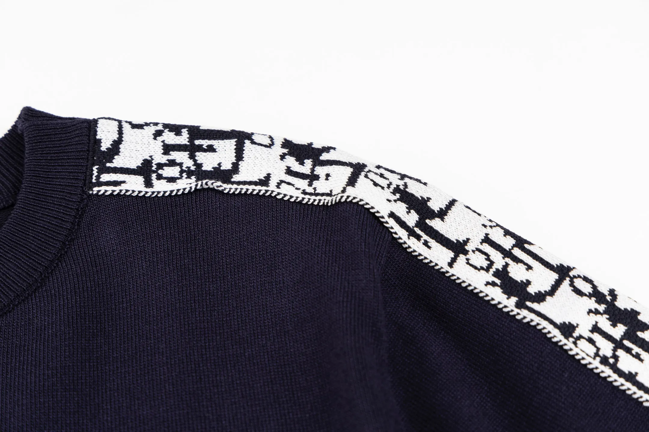 🅿️180 Style #Z25 Dior all-over printed webbing round neck knitted short-sleeved DIOR official website consistent style Fabric: Imitation wool fine cotton knitting Same color woven and dyed threads in the same cylinder Matching colors: complete three standards Cardboard oil paper code sticker packaging High temperature pre-shrinking process before production, no shrinkage and deformation Imported machines for professional plate production os version Can wear up to 200 pounds Manual measurement of size An error of 2-3cm is normal. Color: Navy Blue Size: s m l xl