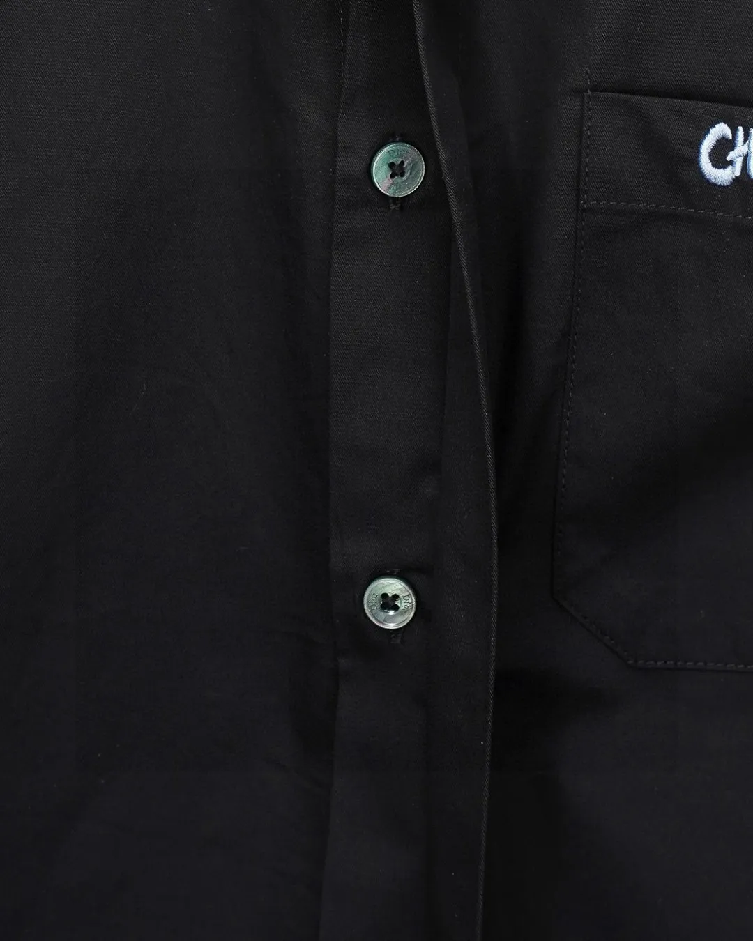 🅿296 DIOR 🔥The most popular style is coming. Simple and versatile pocket letter logo slogan embroidered long-sleeved shirt. 2025ss official website new long-sleeved shirt, exquisite embroidered logo. High-end version, customized fabrics at the counter. Highly breathable and comfortable, exquisitely crafted, impeccable detail processing, ✅customized logo engraved buttons, complete with three labels. Brand element design concept reflects high quality. It feels delicate and soft! It presents a casual cut and the upper body shape is great! 🐍Size: M-XXL