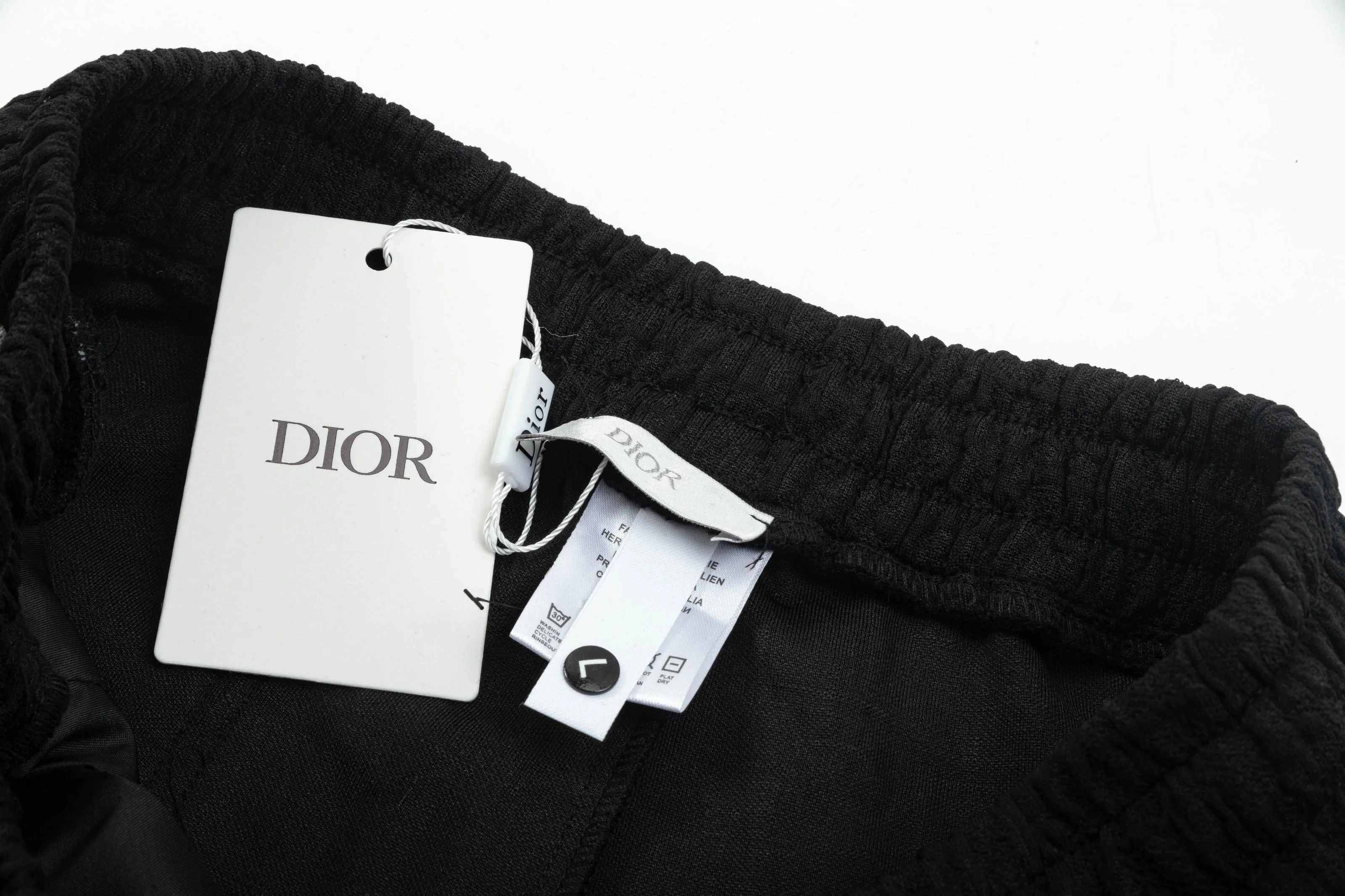 🅿️190 2025 Dior Dior new knitted jacquard shorts, customized fabric, knitted with knitted logo printed on it. The version is tight and three-dimensional, with straight stripe splicing. The customized trouser cord hardware has strong texture and smoothness. The upper body is comfortable and breathable. It has a concave and convex three-dimensional feel. It is fashionable and casual. Color: White-Black Size: M-4XL