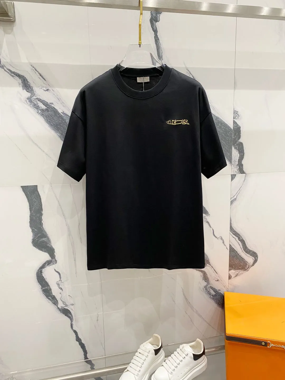 🅿️180 DIOR 260g round neck short-sleeved T-shirt, color block embroidery🪡letter LOGO design logo, official synchronization, high version, high quality, fashionable personality, versatile trend, pure original quality, original fabric, tag, collar label, washed wheat, complete three standards, color: black, white, red. Size: XS-L