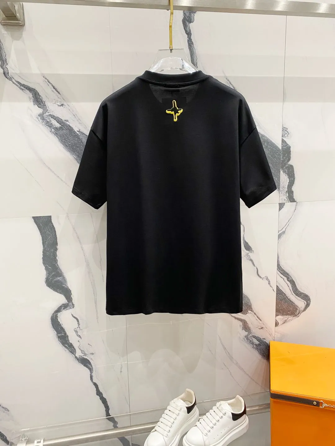 🅿️180 DIOR 260g round neck short-sleeved T-shirt, color block embroidery🪡letter LOGO design logo, official synchronization, high version, high quality, fashionable personality, versatile trend, pure original quality, original fabric, tag, collar label, washed wheat, complete three standards, color: black, white, red. Size: XS-L