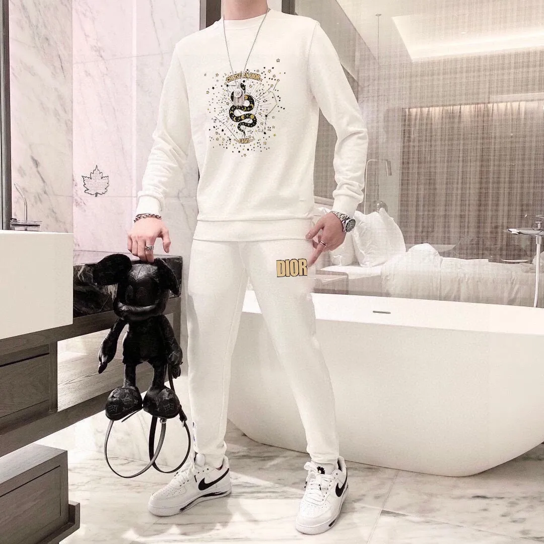 🅿️380 [DIOR Dior] (Fat Man’s Gospel) hot-selling suit is coming. Focus on the original version of the official website. 2025 new hot-selling sweatshirt suit. The original order is the best product. 🇭🇰The meticulous work of top designers is dedicated to a fitting and perfect upper body effect. All-natural high-quality Roman cotton 100%, close-fitting comfort, noble and elegant! Original hardware embodies elegance and nobility! Counter size: M-5XL (maximum wear up to 220 pounds)