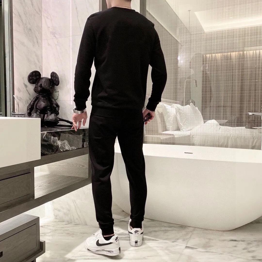 🅿️380 [DIOR Dior] (Fat Man’s Gospel) hot-selling suit is coming. Focus on the original version of the official website. 2025 new hot-selling sweatshirt suit. The original order is the best product. 🇭🇰The meticulous work of top designers is dedicated to a fitting and perfect upper body effect. All-natural high-quality Roman cotton 100%, close-fitting comfort, noble and elegant! Original hardware embodies elegance and nobility! Counter size: M-5XL (maximum wear up to 220 pounds)