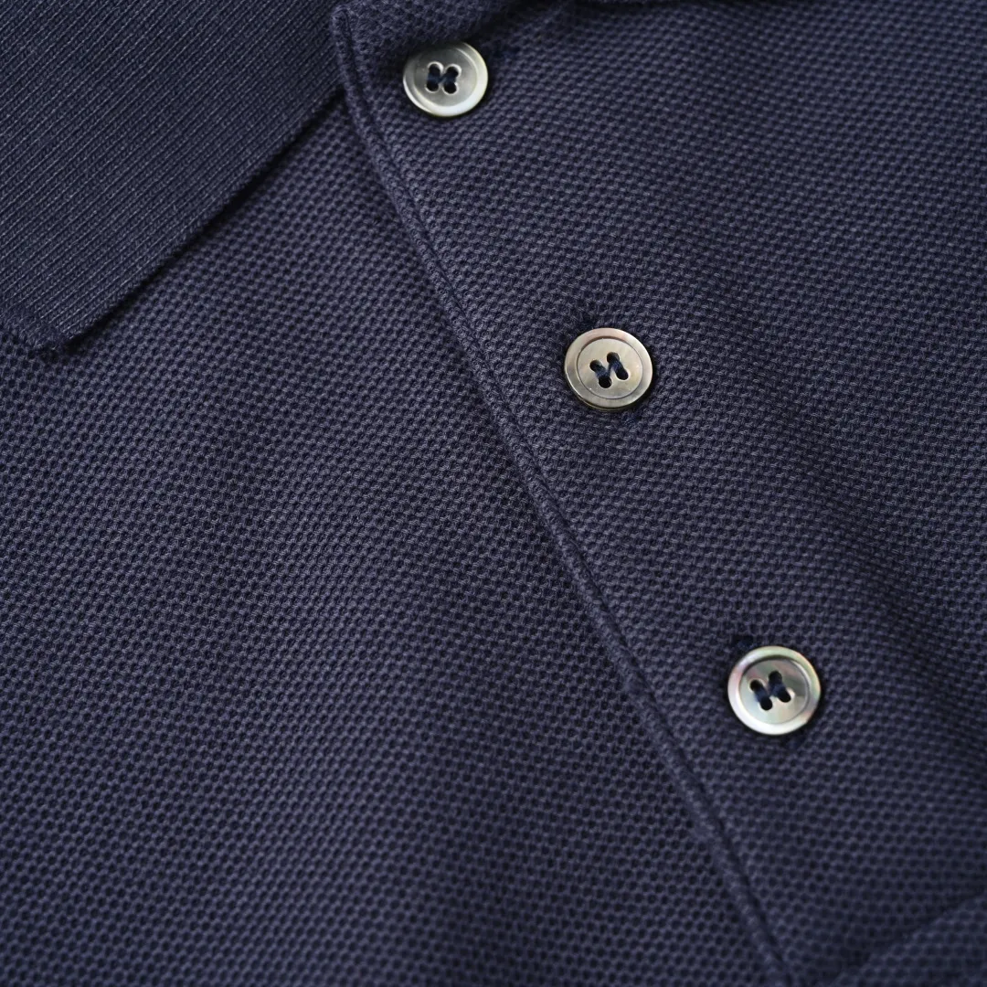 🅿️350 (Higher version) DIOR Dior CD four-color cursive embroidered letters short-sleeved POLO shirt. Original custom-made 200g cotton vermilion fabric, thread dyed to match the original. The imported machine embroidery process makes the letter logo show a delicate and exquisite effect, enhancing the decorative effect. Use an embroidery machine to embroider the designed letter logo onto the patch. Upright and stylish upper body Color: black, white, navy blue, floral gray Size: S-L