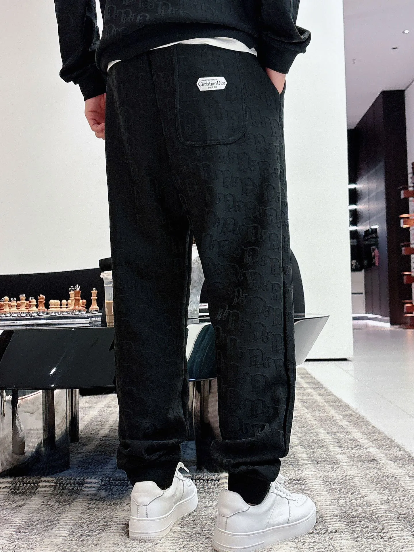 🅿️720 [DIOR] Hot-selling suit is coming. Focus on the original version of the official website. 2025 new hot-selling cardigan and sweatshirt suit. The original order is the best. 🇭🇰The meticulous work of top designers. Just for a fitting and perfect upper body effect. All-natural high-quality Tencel Roman cotton 100%, close-fitting comfort, noble and elegant! Original hardware embodies elegance and nobility! Counter size: M-3XL (maximum wear up to 190 pounds)