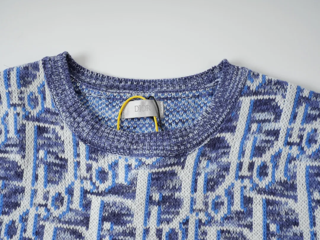 🅿️250 CD 2023 New Presbyopia Knitted Jacquard Vest Jay Chou's Same Style Blue Wool Fabric Oblique Printing Instructions This sleeveless sweater incorporates the D1or classic logo to reinterpret the classic sweater.  Crafted from blue wool jacquard, it's enhanced with the classic Oblique print all over. The comfortable fit with ribbed trim details makes it easy to put on and layer with a D1or T-shirt or shirt for an effortless yet stylish look. Oblique print throughout Ribbed crew neck and hem Sleeveless 100% virgin wool* Made in Italy Size: XS S M L