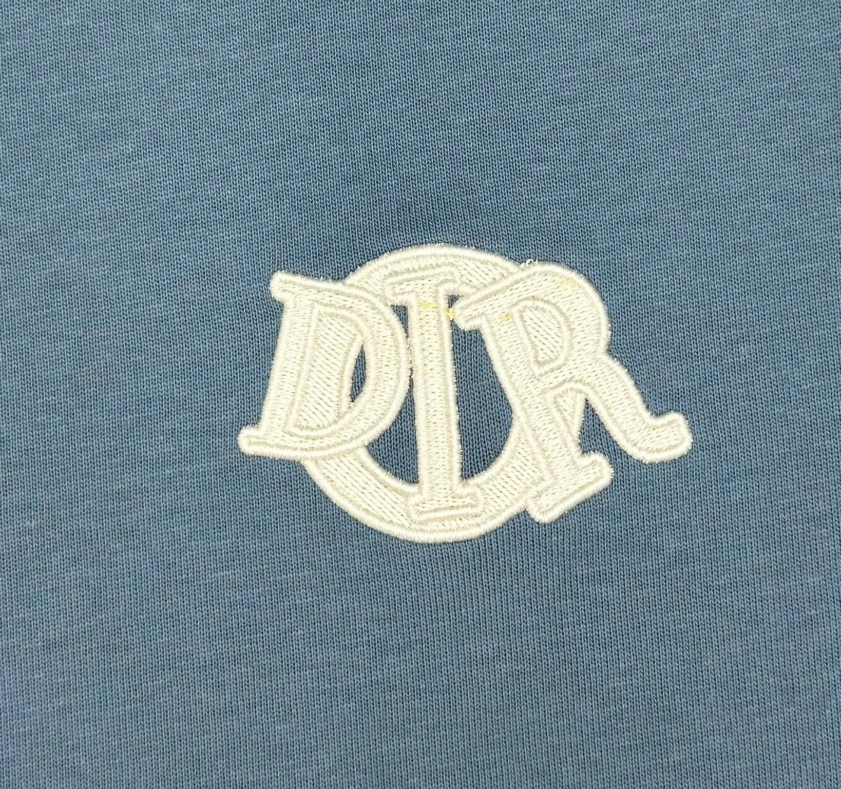 🅿️220 (top version, different currency) will not be taken off the shelves all year round, sell with confidence. Style: Dior/DIO.R short-sleeved T-shirt. Fabric: 300g double yarn 100% cotton. Rib: 320g heavy Sorona 1*1 trendy brand. Craftsmanship: imported machine embroidery logo. Color: white blue apricot. Size: XS S M L. Gender-neutral. Same style for men and women.