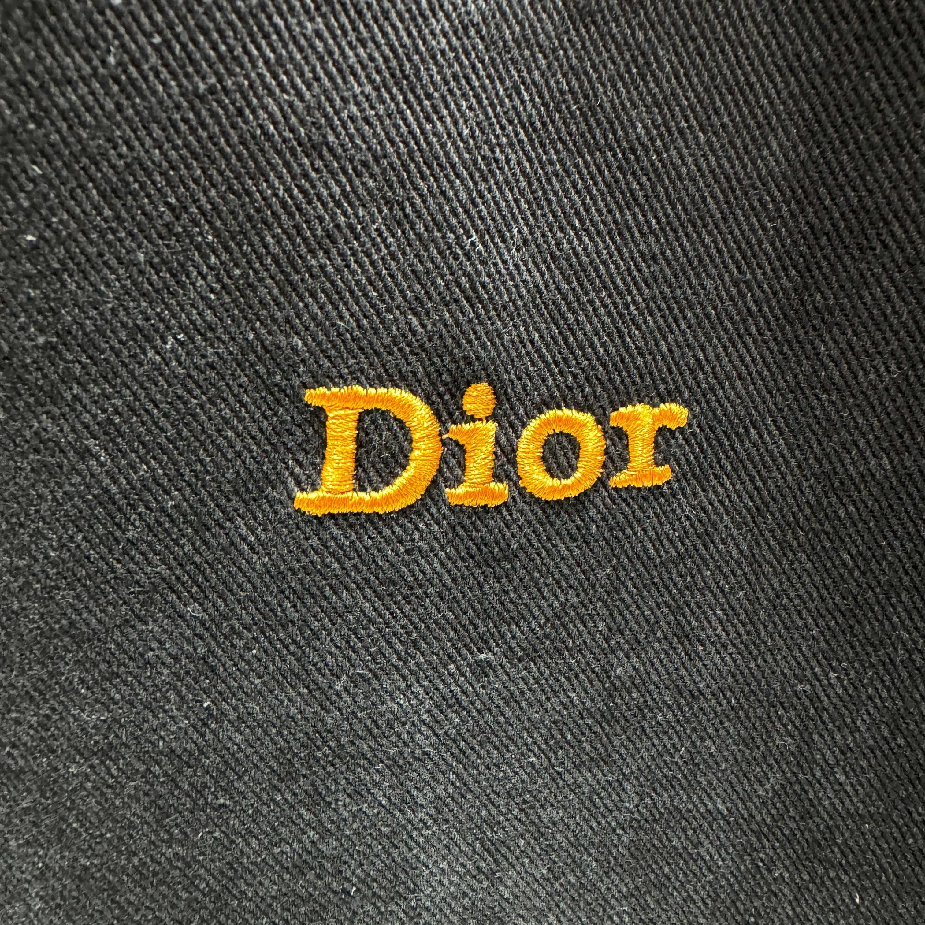 🅿️260 Dior 25 new products back pocket letter LOGO jeans! Specific latest brand leather label blockbuster item ~ private channel rare product! No matter from the pattern, fabric or small details of hardware accessories, you can't be picky! Customer-supplied hardware accessories Imported customer-supplied custom-woven denim and cotton fabrics, fashionable and individual. Super versatile and good-looking, a must-have style. Very good-looking Size: 28 30 32 34 36 Color: black