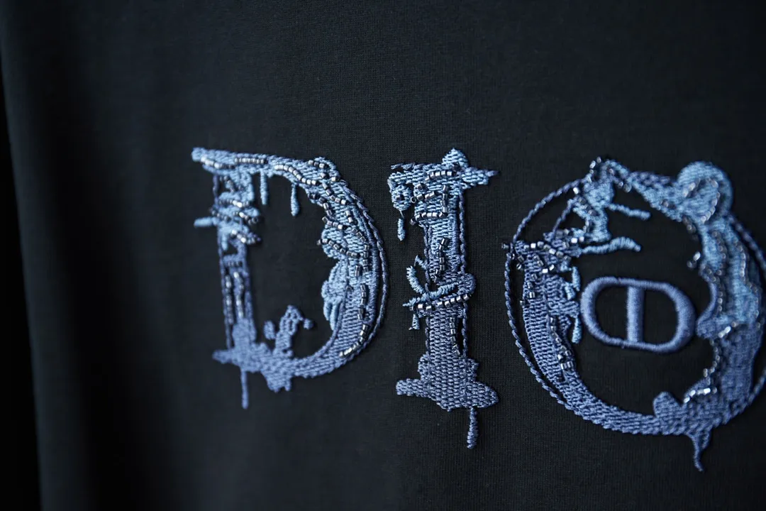 🅿️200 D＊or CD 25SS early spring new style joint series embroidered logo short sleeves light luxury essential item for daily commuting for men and women correct version welcome to compare detailed features · 320g 100% pure cotton double yarn jersey fabric · Custom dyed in the same cylinder, special thickened 32 count double-strand 1X1 thread. Imported Tajima machine embroidery letter beads logo embroidery · Double-needle sewing and cross-seam technology · Original main mark, washed tag, brand moisture-proof paper packaging Color: white/black/blue Size: S/M/L/XL