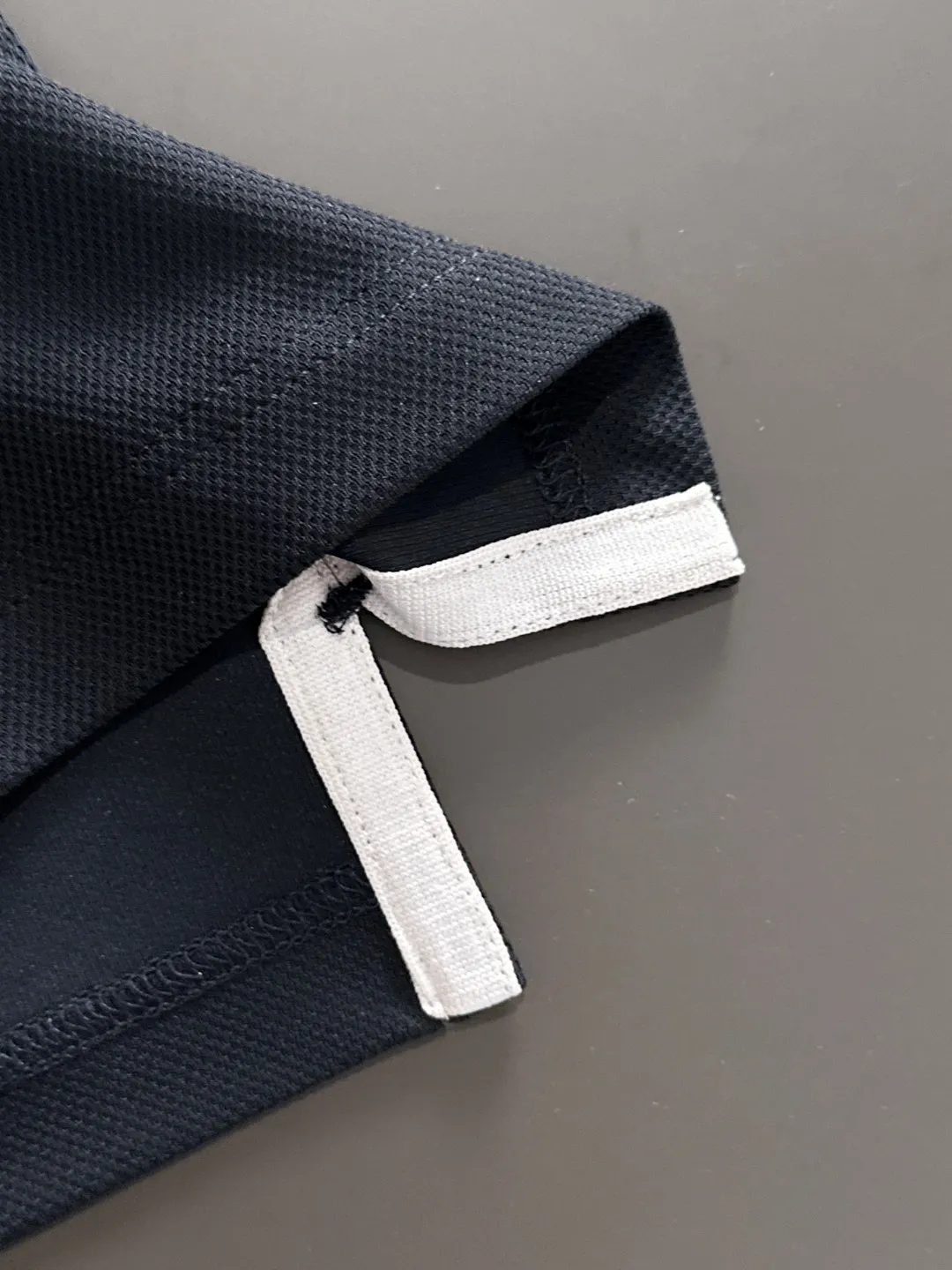 🅿️330 shipped the next day. High version of DIOR/Dior 25ss spring and summer new high-end T-shirt. Made with machines imported from Italy. It is truly the most luxurious and high-quality model that you can wear with your eyes closed. It is combed and heavyweight. The high-strength and high-weight fabric feels substantial when weighed. The upper body is more textured than ordinary T-shirts and is not easy to deform. This texture can cope with the weather. It absorbs sweat and is breathable, suitable for both hot and cold! Perfectly produced with reference to the original stitch and stitch! The loose fit design is super noble. Custom-woven signature ribbed collar, cuffs, and hem. Really rare and rare goods Size: M-XXXL