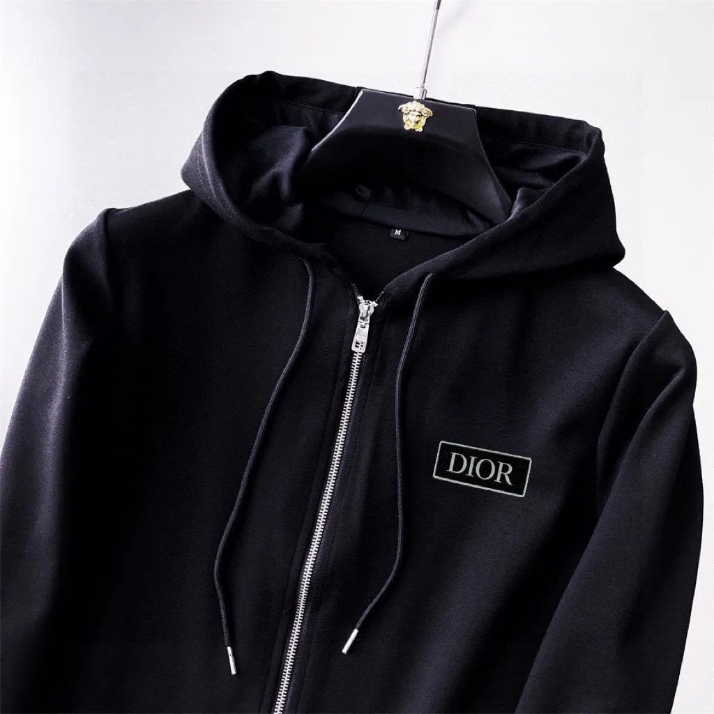 🅿️420 [DIOR Dior] (Fat Man Gospel) hot-selling suit is coming. Focus on the original version of the official website. 2025 new hot-selling cardigan sweater suit. The original order is the best product. 🇭🇰The meticulous work of top designers is dedicated to a fitting and perfect upper body effect. All-natural high-quality Roman cotton 100%, close-fitting comfort, noble and elegant! Original hardware embodies elegance and nobility! Counter size: M-5XL (maximum wear up to 220 pounds)