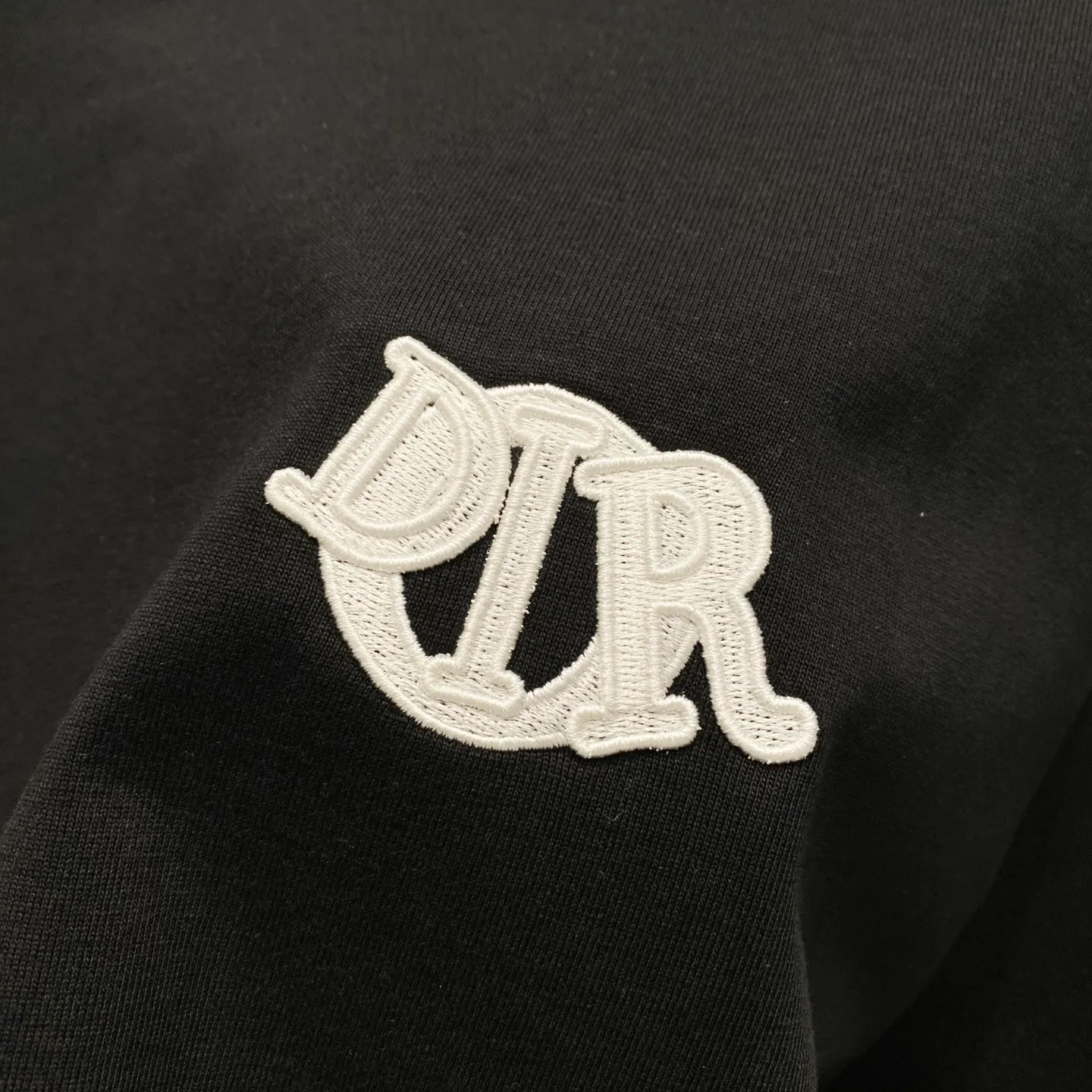 🅿️200 DIOR 320g round neck short-sleeved T-shirt, classic three-dimensional embossed logo brand letter embroidery🪡LOGO official synchronization 1:1 original mold opening, fashionable personality, versatile trend, pure original quality, original washed fabric, tag, collar label, washed wheat, complete three standards, color: black, white. Size: S-XL