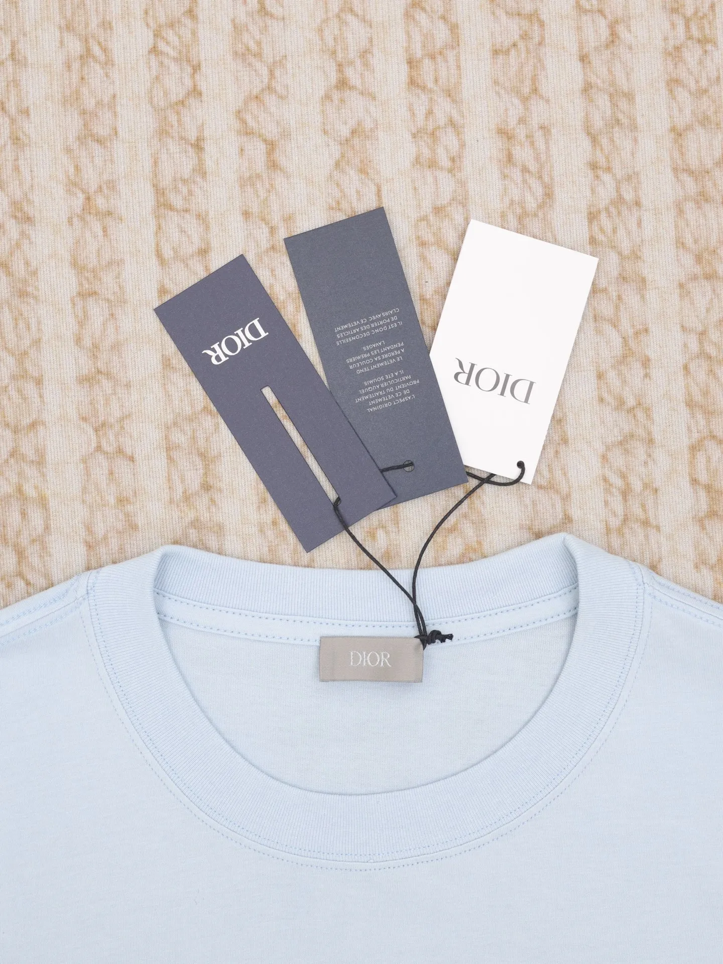 🅿️270 Dio*/Dior 25 spring and summer new dream house and smart tree shadow short T-shirt. This T-shirt displays the logo from this season’s DIOR AND HYLTON NEL joint series. Crafted from white cotton-jersey, it has a classic silhouette with a ribbed crew neck and a contrasting print on the front and back for added style.  Size：S/M/L/XL